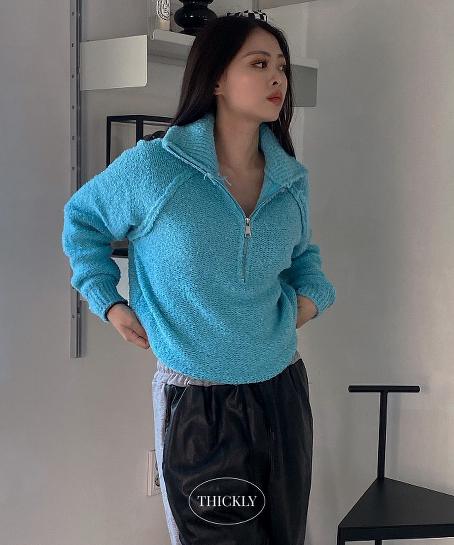 4color 반집업💙 부클소재로 목까지 올라오는 하이넥으로 
정말따뜻했던 제품 ! 
#시클리