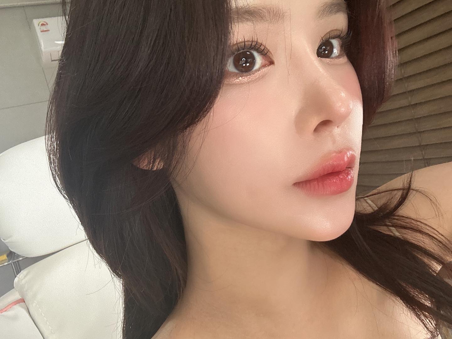 요즘 진짜 필요한 시술만 쏙쏙 골라 받고있어요!! 그중
#리프톤피부과 에서 목주름관리하고 왔는데 세상에 세상에...
진작 올걸 고민하다 목주름하나만 더 생겨서 온느낌.. 
1회만으로도 효과 엄청 보고 만족중이에요 !!
리프팅으로 엄청 유명하다해서 조만간 받으러갈려구요
진짜 목주름 고민이신 분 들 여기루 당장 달려가셈👊
#리프톤피부과의원 #lifton #피부과전문의 #신사역피부과 #신사역8번출구 #리프팅 #lifting #목주름필러