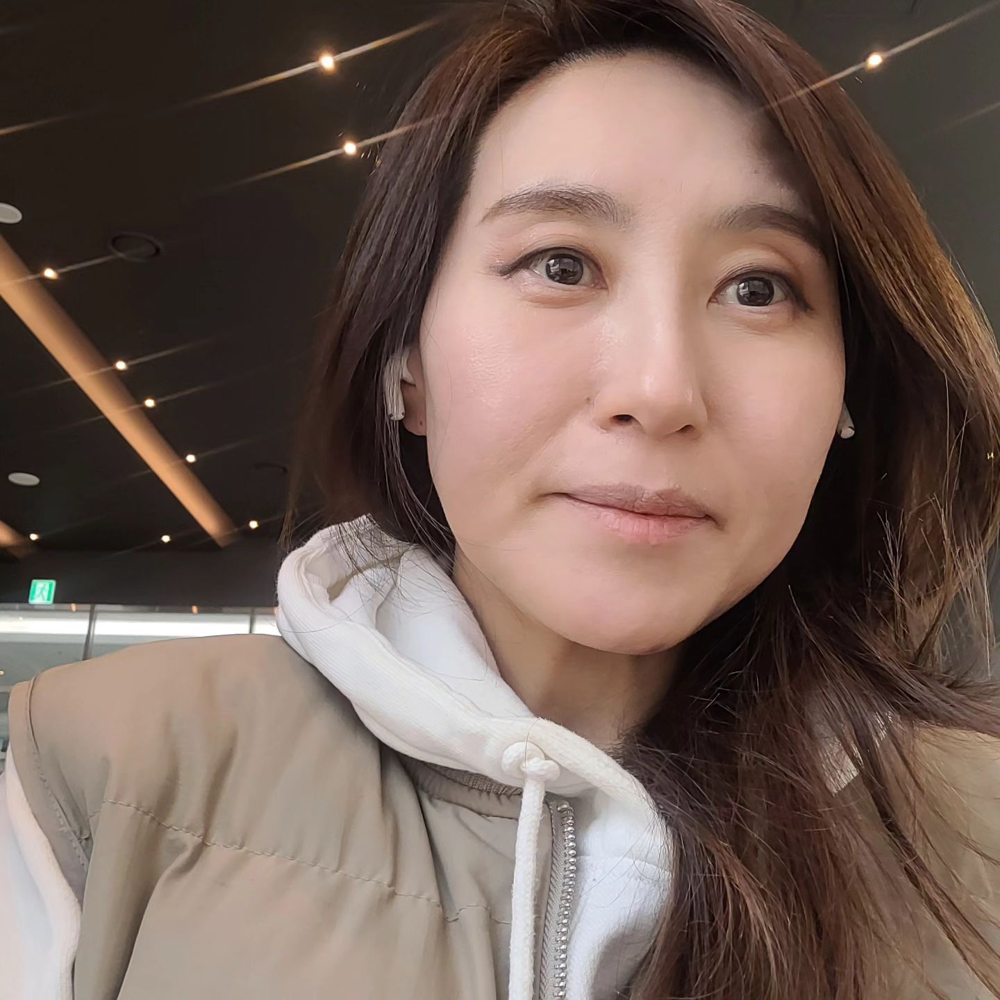 ㅡ
.
피부화장 잘하는 법좀 알려줘요~
.
#못생겨도셀카
#아줌마셀카