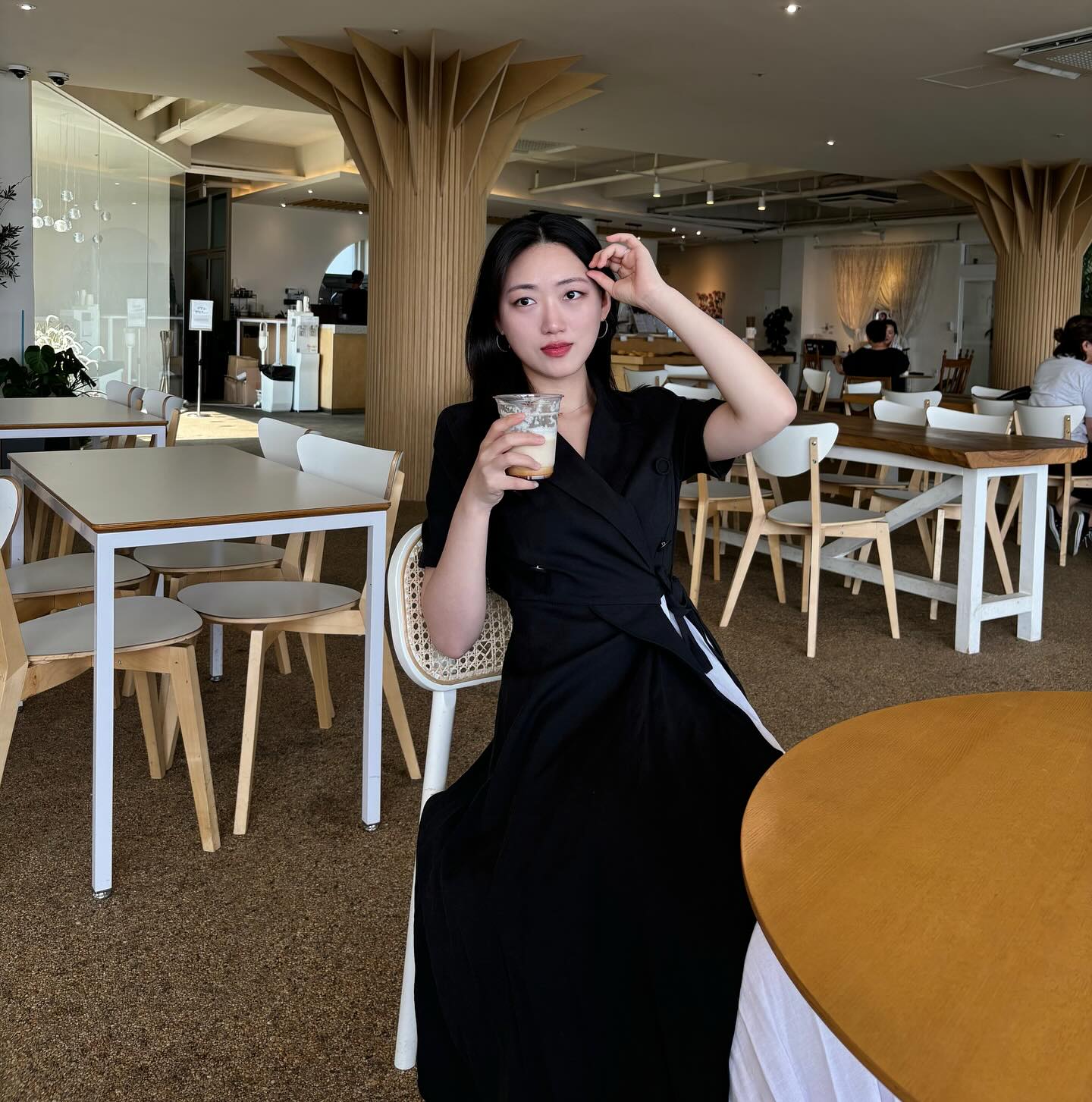 여러분 저 살아있어요🙂‍↕️
일복 터져서 카톡도 전화도
인스타도 잘 못하지만… 
현생 열심히 살고있답니다!

바쁠땐 밥심이지! 하면서
잘 먹고 살도 쪘답니다👍🏻

오늘 예쁜 사진 찍어준 da0_0seon 
다선이 고마워🙋‍♀️🩵

#일상 #현충일 #할아버지생신 #가족식사 #남양주