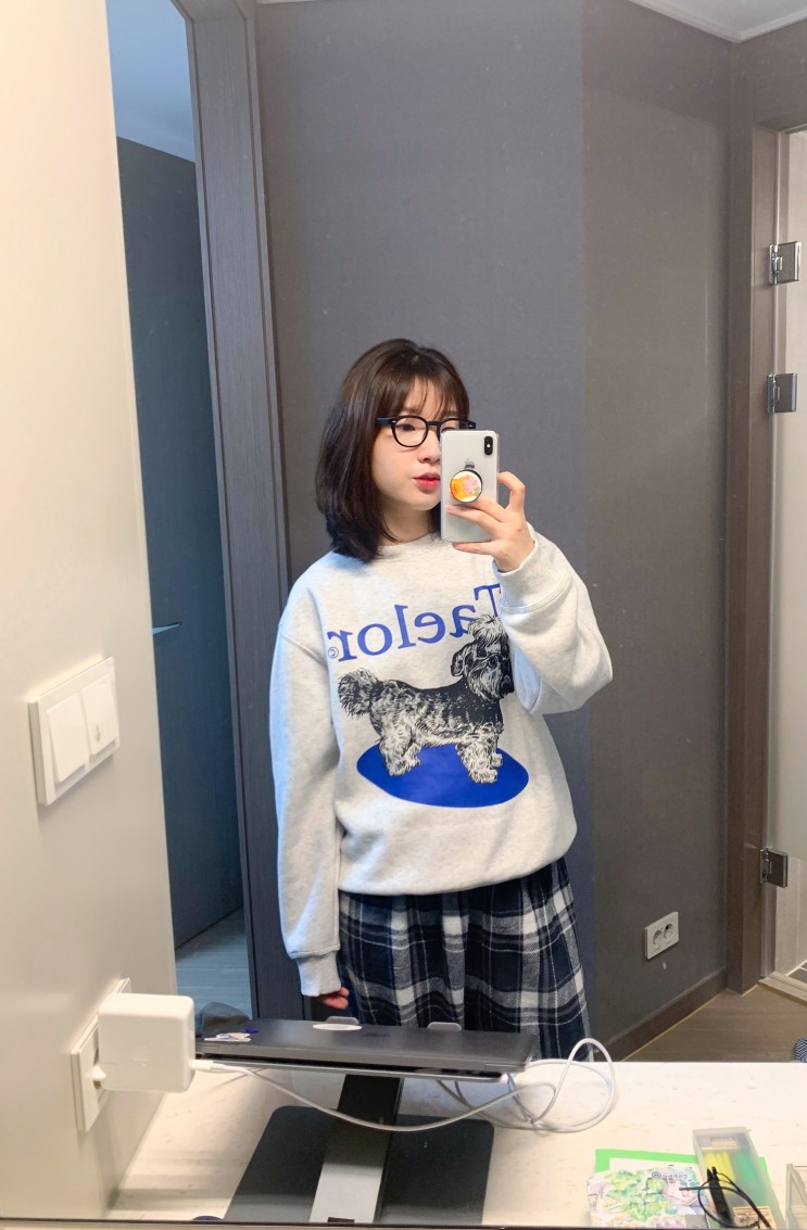 강아지가 쏘옥 귀여움으로 무장한 그루브라임 기모 맨투맨