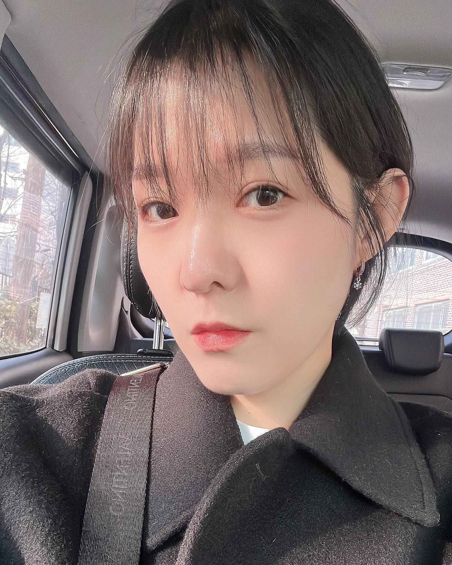 점점 짧아지는 단발에 중학교때도 안해본 숏컷을 큰맘먹고했는데
모두 왜 큰맘 먹었냐며ㅋㅋㅋㅋ웃고만다……🫠
토욜 이지만 태후는 오늘 9시부터 시험이라
7시 기상해서 시험중이라 차에서 또 대기중
대견하고 기특해 잘하고와❤️