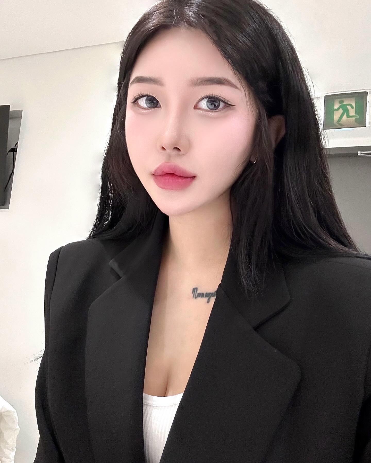 내가 요즘 잠을 왜케 못자지 했는데 하루에 커피를 5잔씩 들이붓고 있었음
#부산 #서면 #해운대 #광안리 #셀피 #데일리룩 #좋아요반사