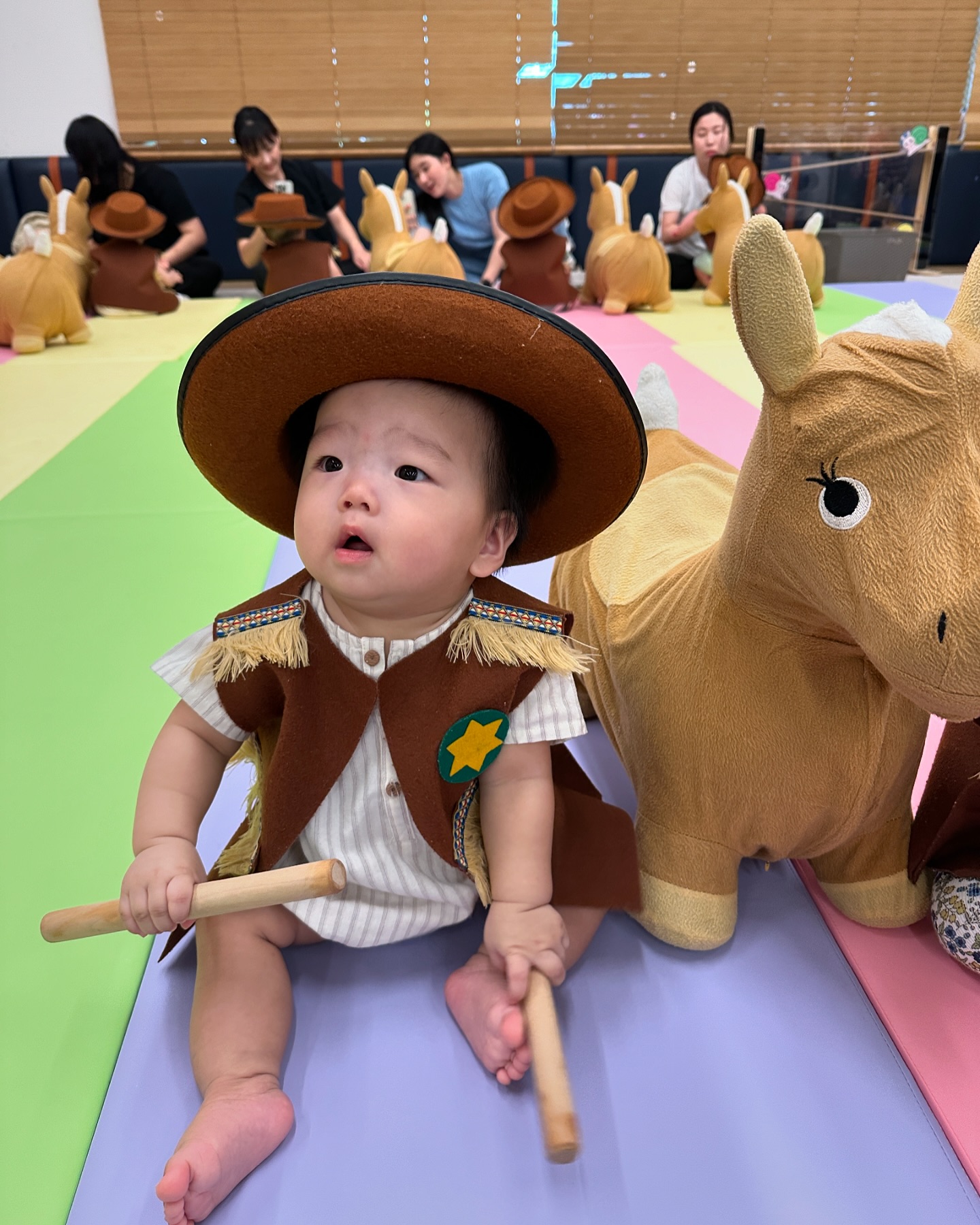 👶🏻+223

따그닥따그닥 내가바류 또또하 카우뽀이🐴🖤
임모들 또하가 말 태워드려욤?