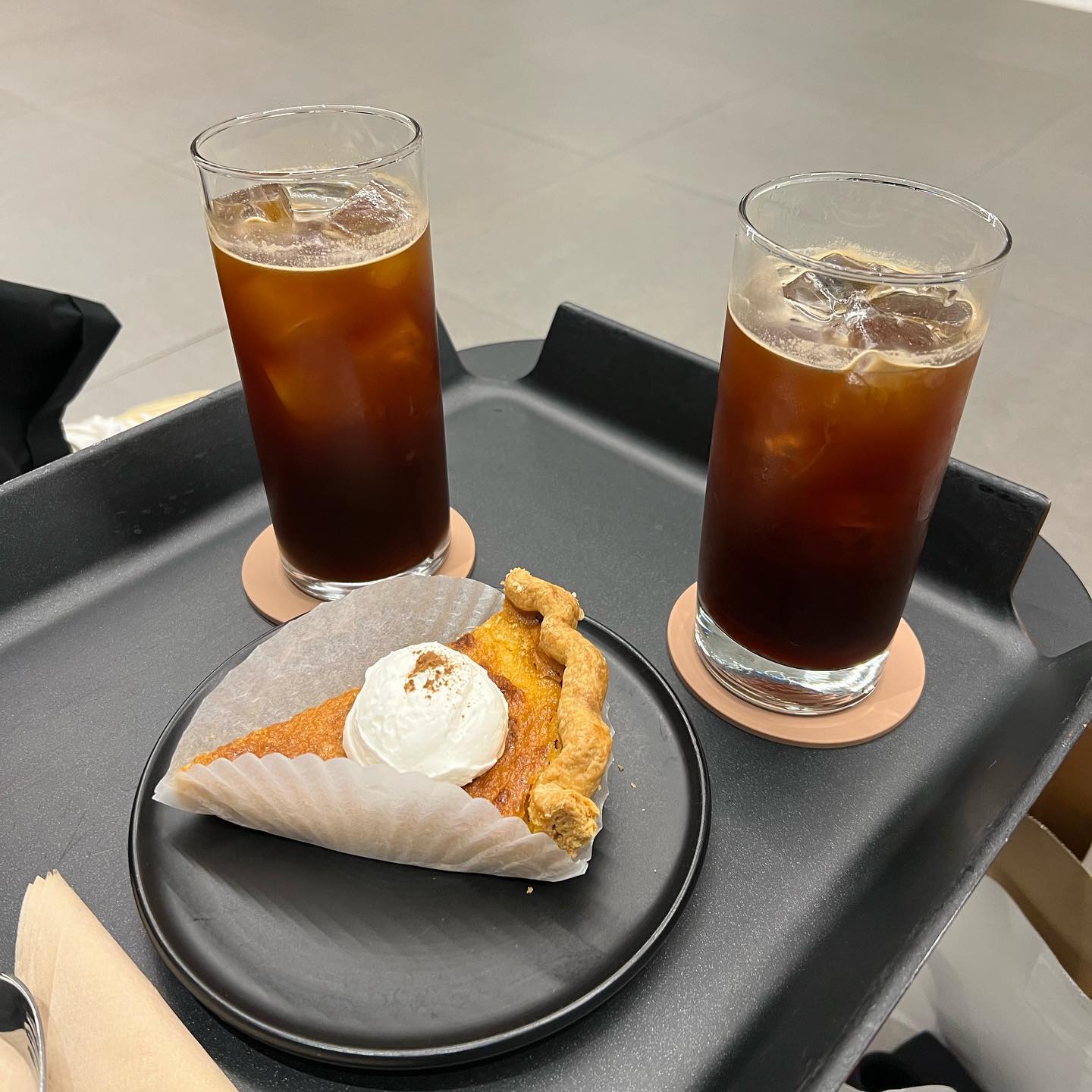 쇼핑하기 좋은 여의도 #더현대 커피를 몇 잔 마신거지.. ㅋㅋㅋㅋ #테일러커피 #cafe #coffee #kaffee #coffeelover #coffeeaddict #☕️