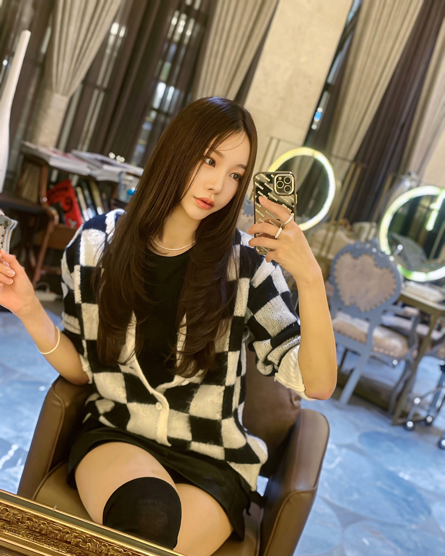 ✂️
요로케 조로케 조로케 요로케 해주세요, 라고 외계어로 얘기하면
찰떡같이 알아들어 주시는 분-

매번 느끼는 경이로운 컬러와 커트✨
항상 감사해요, 민경쌤❤️

throng_minkyung