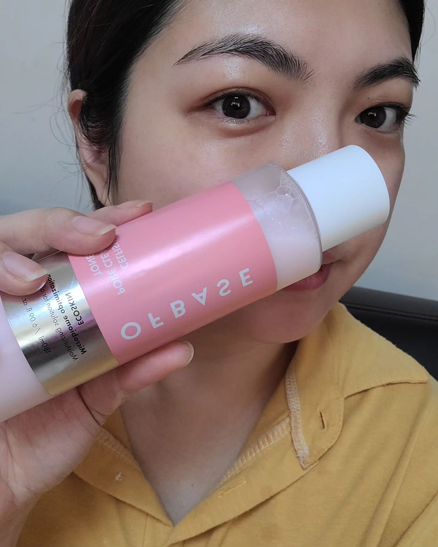 #협찬
[오브베이스] 셀피쉬 포어 클리어 토너
180ml 11,000원

모공은 클린하게, 수분은 촉촉하게
모공 케어 데일리 토너

* 피부 영양
* 피부결 개선
* 피부 진정
* 수분 케어
* 각질 관리
* 모공 관리

달맞이꽃추출물, 칡뿌리추출물,
대왕송잎추출물, 당느릅나무뿌리추출물이
모공 속 과다 피지 분비를 조정하여 모공 수렴에 도움을 주고
모공 타이트닝 효과를 낼 수 있는 데일리 토너

피부 보습 및 장벽 보호에 도움을 주는 성분인 보습층
피부 진정 유효성분의 수분층으로 나뉜 더블 레이어 토너

<사용방법>
1. 두 개의 층이 하나로 섞이도록 제형을 잘 흔들어주세요.
2. 적당량을 손바닥에 덜거나 화장솜을 사용해
  얼굴에 부드럽게 발라주고 가볍게 두드리며 흡수시켜줍니다.
3. 건조함을 느낄 경우, 두 세번 레이어링 해주면
  더욱 촉촉한 피부로 케어 할 수 있어요.
.
.
.
#오브베이스 #토너 #토너추천 #기초화장품 #기초화장품추천 #기초케어 #각질케어 #피부진정 #피지관리