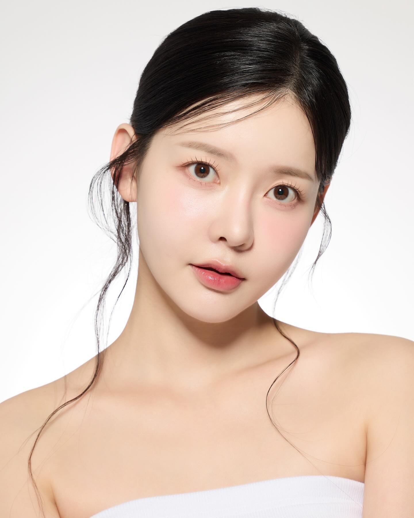 에딧x예진 조합 말모🫶🏻🫶🏻
오랜만에 뷰티 프로필 업뎃! 
꺄💕
studioedit_ makeup_yejin u.ere_yejin