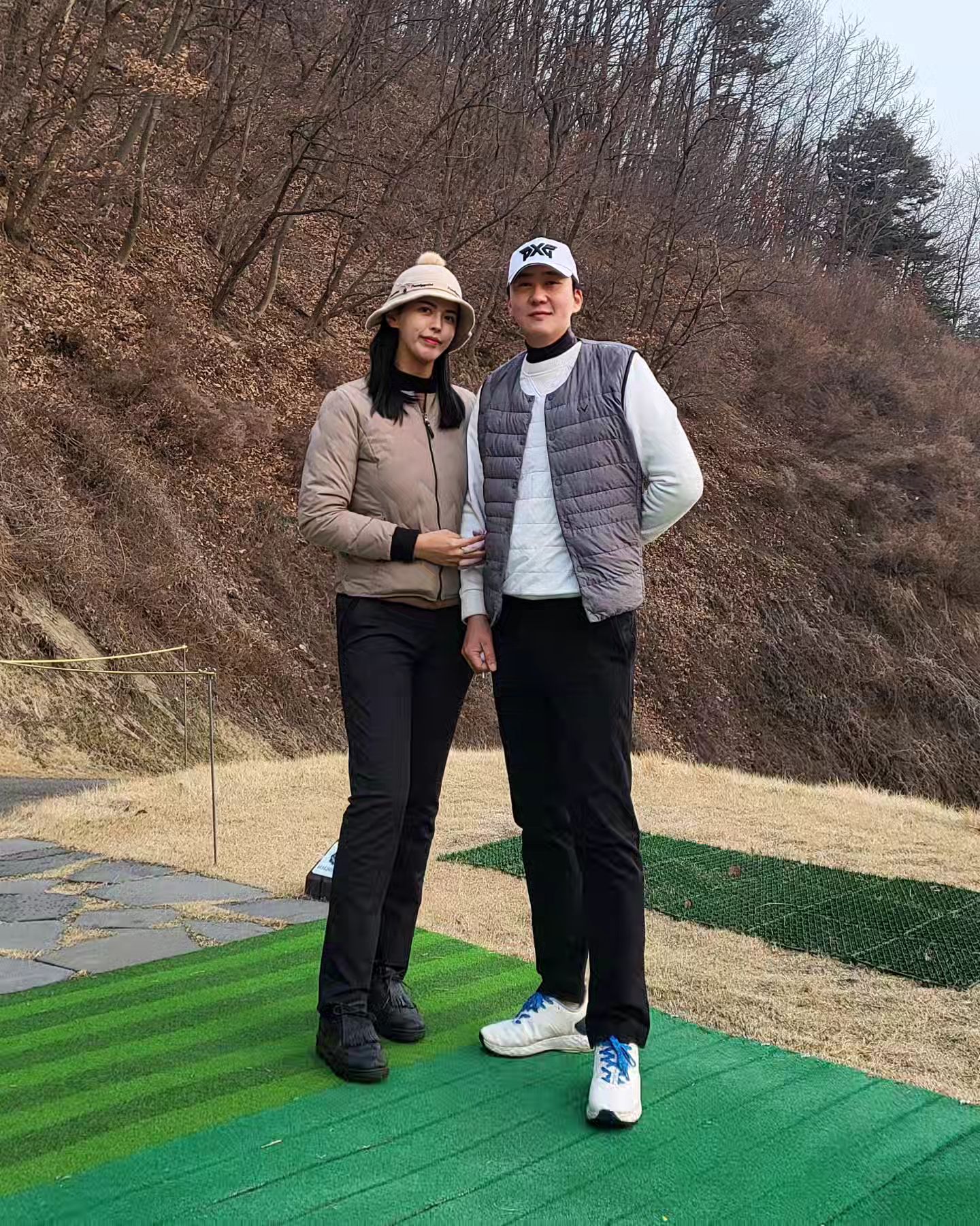 이상하게나와도 추억이니까 😬
(여보눈좀 똑바로뜰래ㅇ... 나만괜찮음 올리는사진) 

바람너무 불고... 춥고... 미세먼지수치 258이던 오늘🌫

나 괜히 이쨔나 목이 아픈 느낌 🙄

치마입고픈데 추워서 포기못하는 바지언니.... 

다음주는 제발 춥지 마로 ..

 

#부부골프#커플골프#해솔리아cc