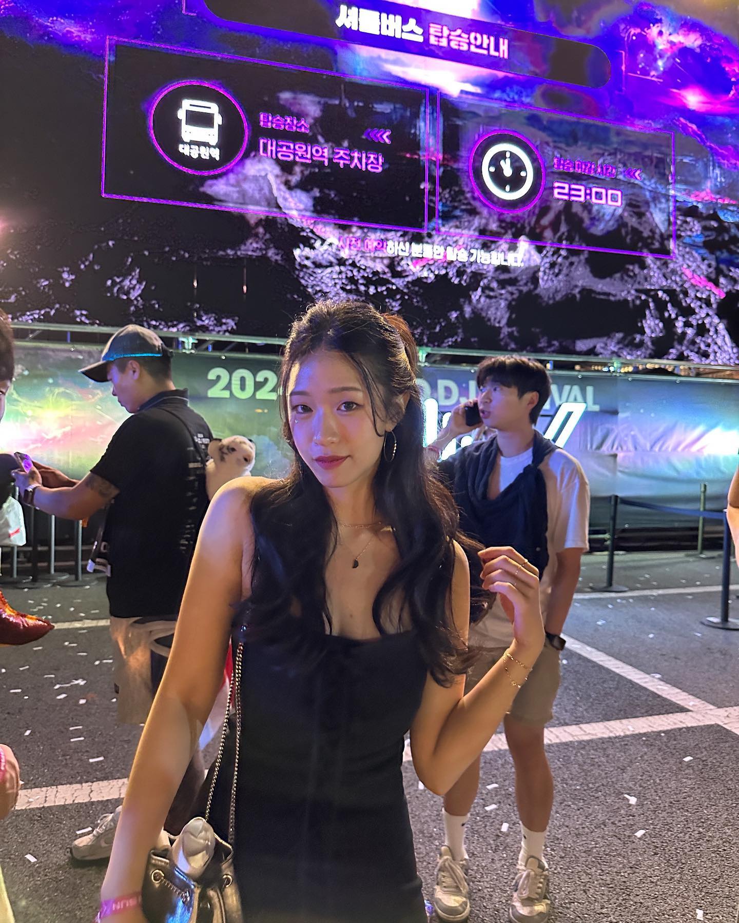.
몇년 전만 해도 서울랜드 여기 저기 다니면서 놀았는데
새삼스럽게 너무 넓게 느껴졌던 하루🥹

하지만 다섯시간 너무 짧아서 아쉬웠다
다음에 또 가면 길게 놀아야지!

살 아주 조금 빠졌다가 또 쪄버린,,

다은이가 예쁘게 메이크업해줬는데 
사진이 많이 없어서 찍은 인생네컷으로 마무리

🔥