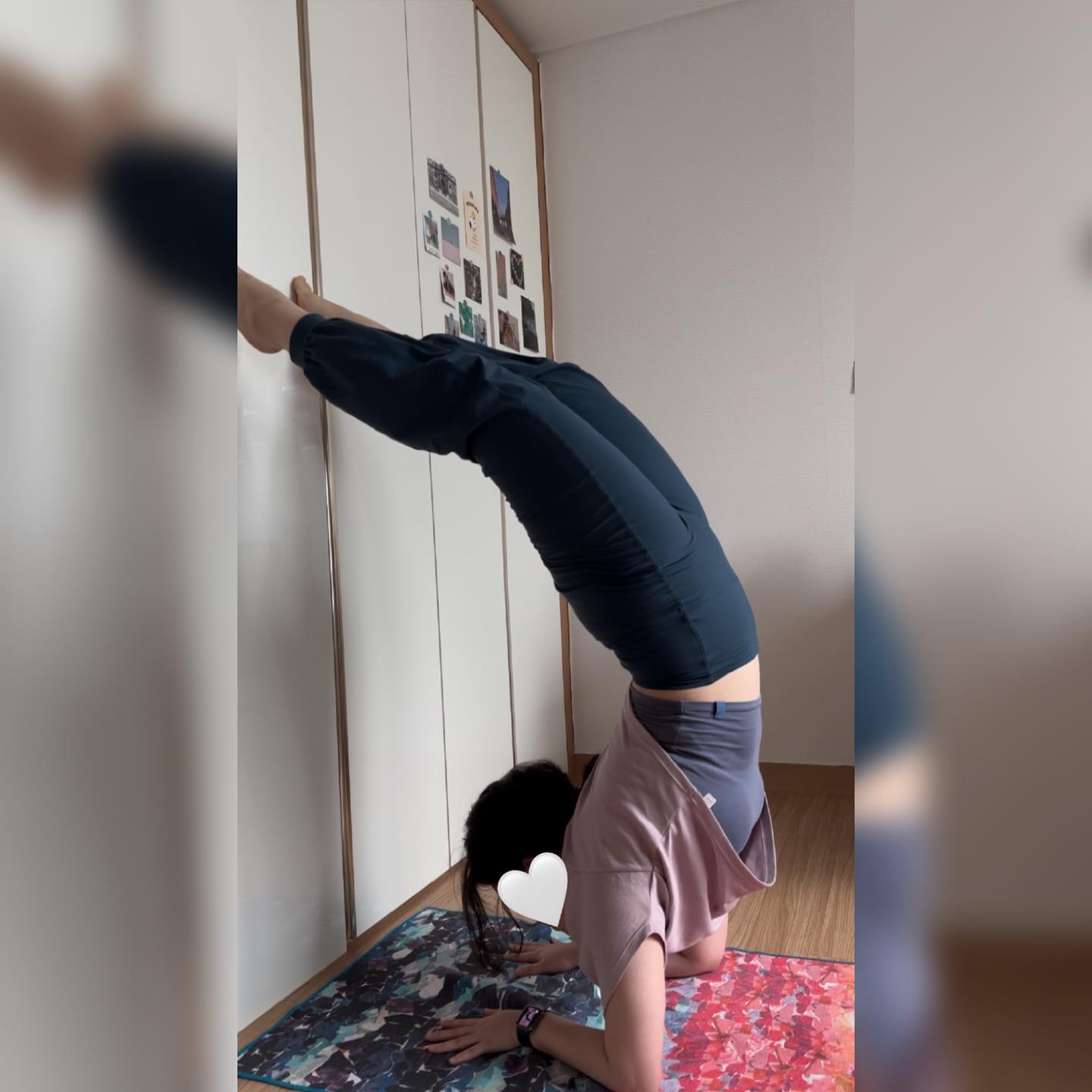 🧘🏻‍♀️공요가 온라인 수련

명상 30분으로 시작한 요가,
이완되면서 느껴지는 몸의 불균형이 신기하기도 하고 그대로 받아들여지는 과정이 편안하고 행복하다

내 의식이 이동됨에 따라 몸의 자극이 다르게 느껴져서 더 집중이 잘 되었던 수련 ㅎㅎ 꾸준하게 이어가자🫶🏻