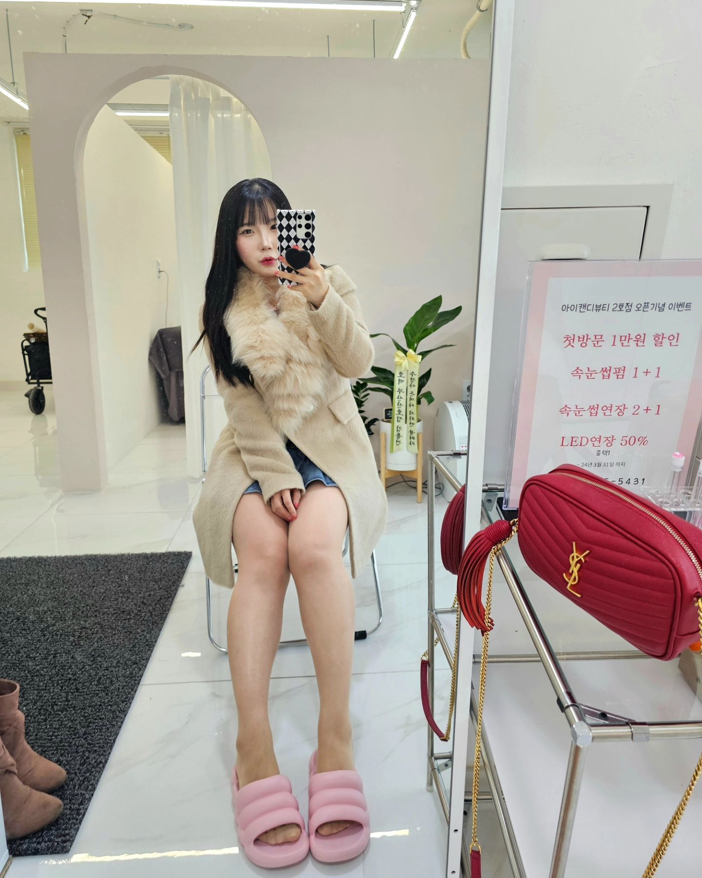 지친 내 다리를 위해
에너지테라피인 #에어바디 관리를 받고 왔어요 💗

1회 받았을 뿐인데
다리 붓기가 많이 빠진 것 같아
넘 만-족 💗

아참, 롯데백화점에도 입점해
요즘 뜨고 있는 화장품인 '엑소리즘'도
할인된 가격으로 구매할 수 있대요😉

eye.candy_airbody2 

.

#피부관리 #붓기관리 #바디케어 #신부관리 #몸매관리
#영등포바디관리 #영등포체형관리 #bodycare #skincare