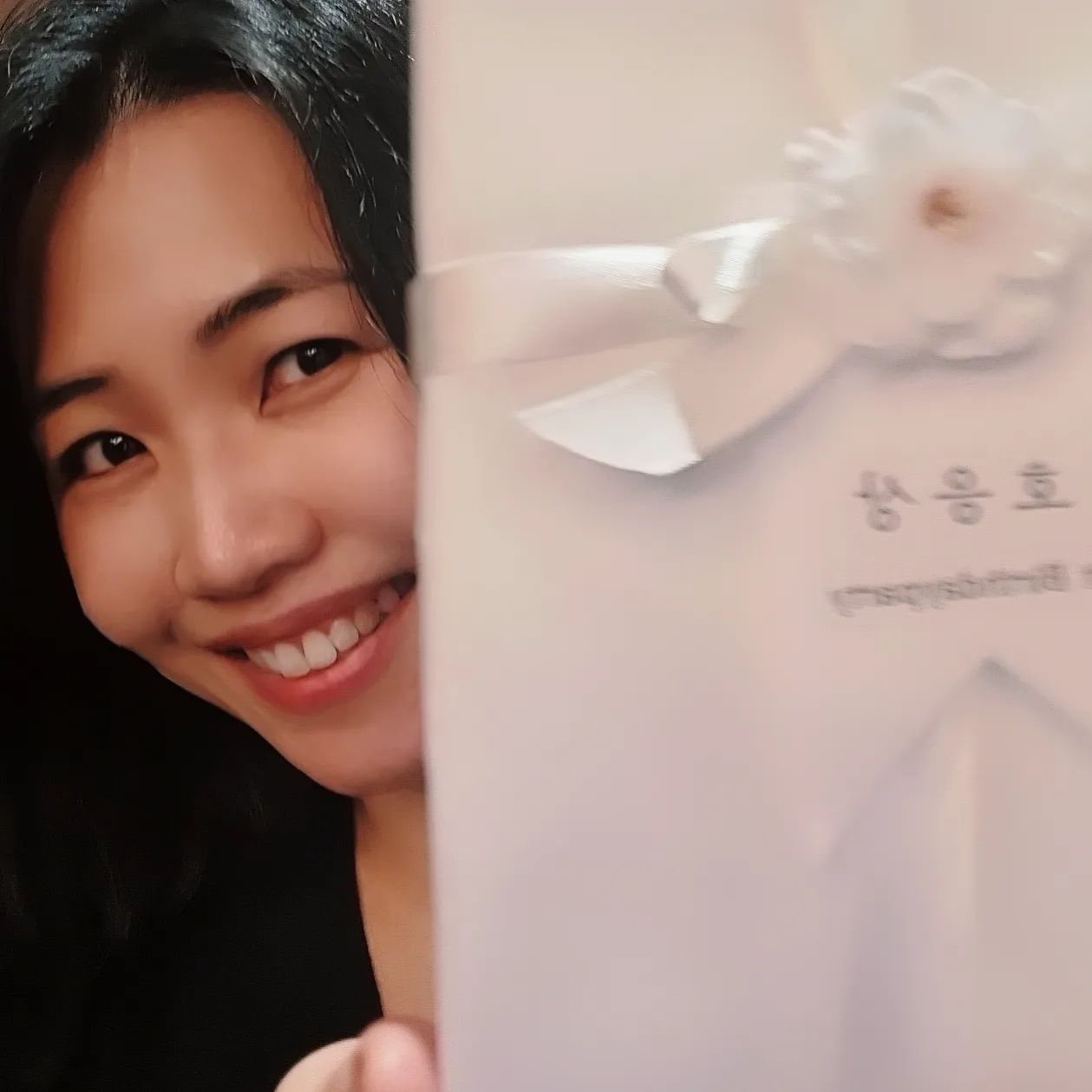 호응상🏆 나주려고 만들었군ㅋㅋ
훗! 그럼 받아줘야지ㅋㅋㅋ
ENFP의 재기발랄함을 보여줄때다!!
사회자님 시강하게 만드는
화려한 액션!!!
스벅잔은 결국 내 손 안으로~~^^

#찐웃음
#돌잔치#호응상은내꺼#스벅#커피잔
#맨뒤구석진곳에서도#enfp#리액션
#눈에띄는그녀#사회자#나만바라봐!!
#탬니네#생파#고마워#축하해