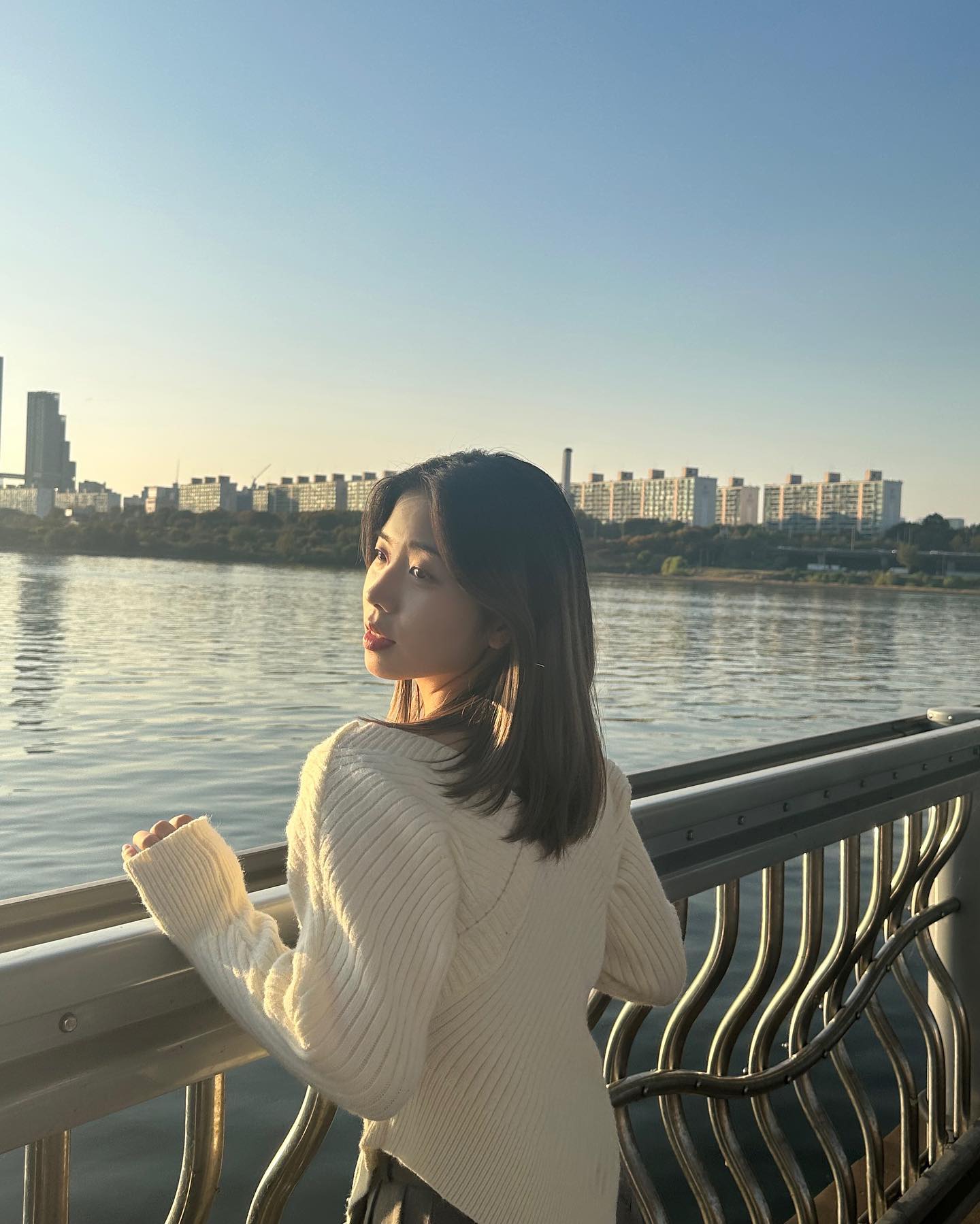 🍀

.
.
.
.
.
.#행운 #좋아요반사 #좋아요 #한강 #반포한강공원 #팔로우 #선팔 #맞팔 #소통 #디엠 #협찬문의 #03년생 #04년생 #likesforlike #life #like #follow #ootd #데일리코디 #가을 #겨울