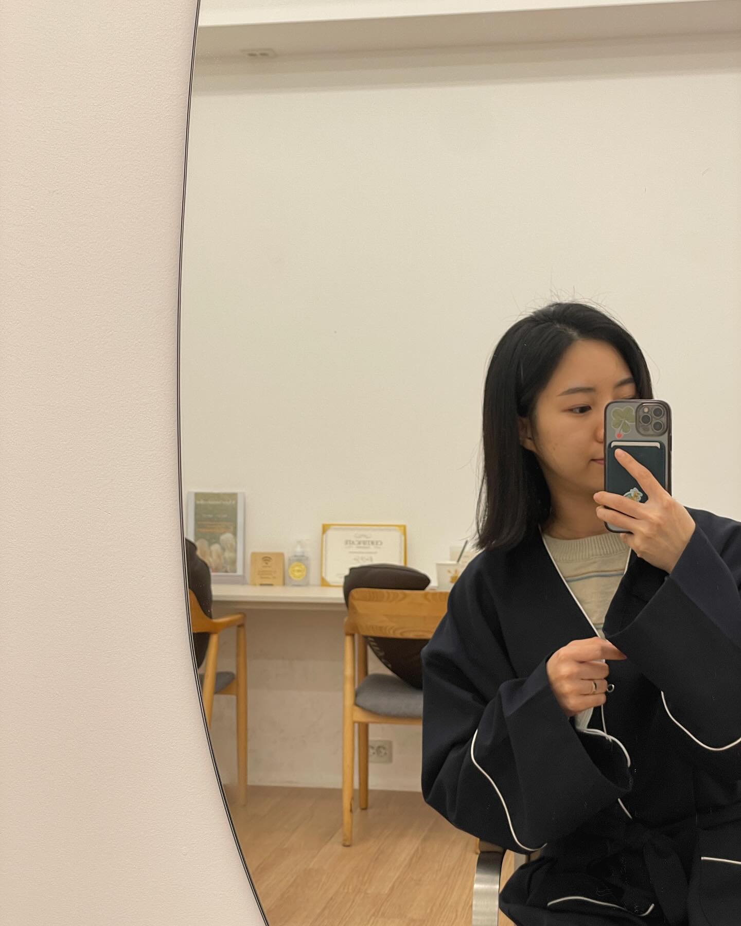 오랜만에 톤다운🖤
지저분한 염색모에서 깔끔한 톤다운 대만족🙌🏻

#마이오헤어역삼본점#예서부원장#역삼미용실#역삼동미용실#언주역미용실#신논현역미용실#역삼역미용실