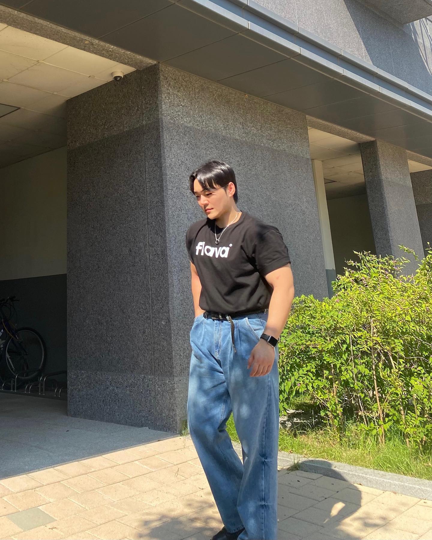 #협찬 
. 
깔끔한 로고 플라바 폼 미츠따이
짐웨어 인데 일상복으로 딱이구먼
기능성 코튼으로 흡습에 속건까지 뛰어난 티셔츠 봤슈? 여깃슈😚
#플라바#flava #flavaootd