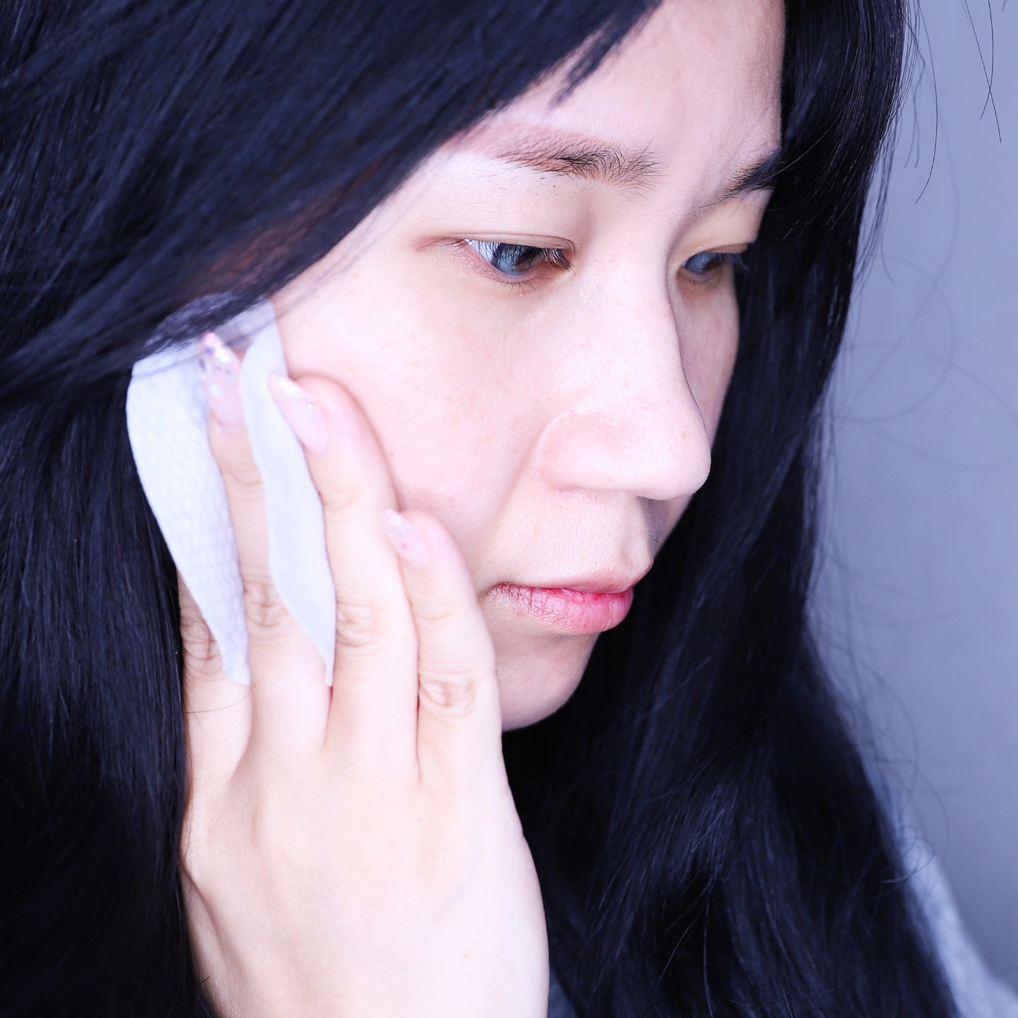 #협찬 #3Wclinic #토너패드
..
🍭 춥고 건조한 날씨로 인해 잔뜩 푸석해진 피부를 위해 탄탄 장벽 보습을 세워줄 #3W클리닉 #앰플패드 들여왔어요 😘
..
🍭 탱글탱글 앰플 입자로 수분 광채 탄력 피부를 만나는데 도움주는데요~ 피부에 닿는 순간 촉촉함을 부여해주고 예쁜 광채를 보여주더라고요~
..
🍭 98% 이상의 순도를 가진 단백질 하이드롤라이즈드 콜라겐이 함유된 #콜라겐패드 유사 보톡스 펩타이드로 불리는 아세틸헥사펩타이드-8 함유로 늘어진 모공 탄력에 도움 받을 수 있지 않을까 기대하고 있는데요!
..
🍭 여기에 식약처 고시 주름개선 기능성 성분 아데노신까지 더해서 안티에이징 고민하시는 분들에게 추천해드릴게요 🤗
..
🍭 맑고 밝은 피부톤으로 화사하게 케어해줄 미백 기능성 성분 나이아신아마이드가 함유되어 #미백팩 대용으로 활용해봐도 좋은데요~
..
🍭 영상보면 아시겠지만 한장에 에센스가 가득 담겨져 있는 #수분패드 라서 #수분팩 으로 활용해도 좋을 것 같아요!