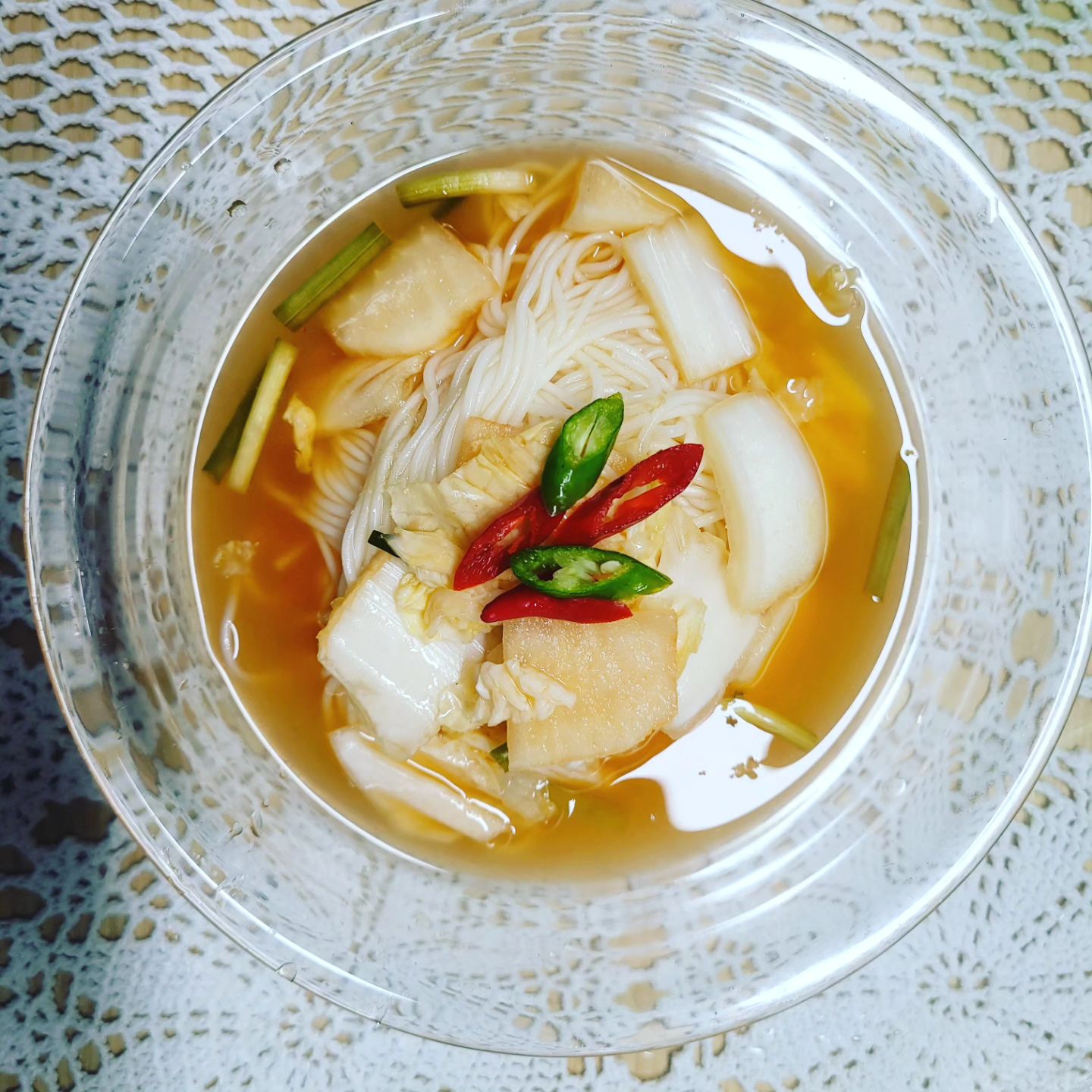 #협찬 #대한민국대표김치 #나박김치 #대한민국1등김치 #글로벌김치 #종가집리브랜딩 #종가 #종가나박김치
.
.
상큼하고 깔끔한 맛으로 추석연휴 기름진 음식과 함께 하면 완전 찰떡
궁합으로 좋을듯해요~~
소면 한주먹 삶아 나박김치 김치말이
국수로 ㅎ 미나리 땜에 더 개운해요

https://thumbnail10.coupangcdn.com/thumbnails/remote/492x492ex/image/retail/images/726149914404426-4fb2f3b8-56a9-4506-b380-1e89dc8d851b.jpg