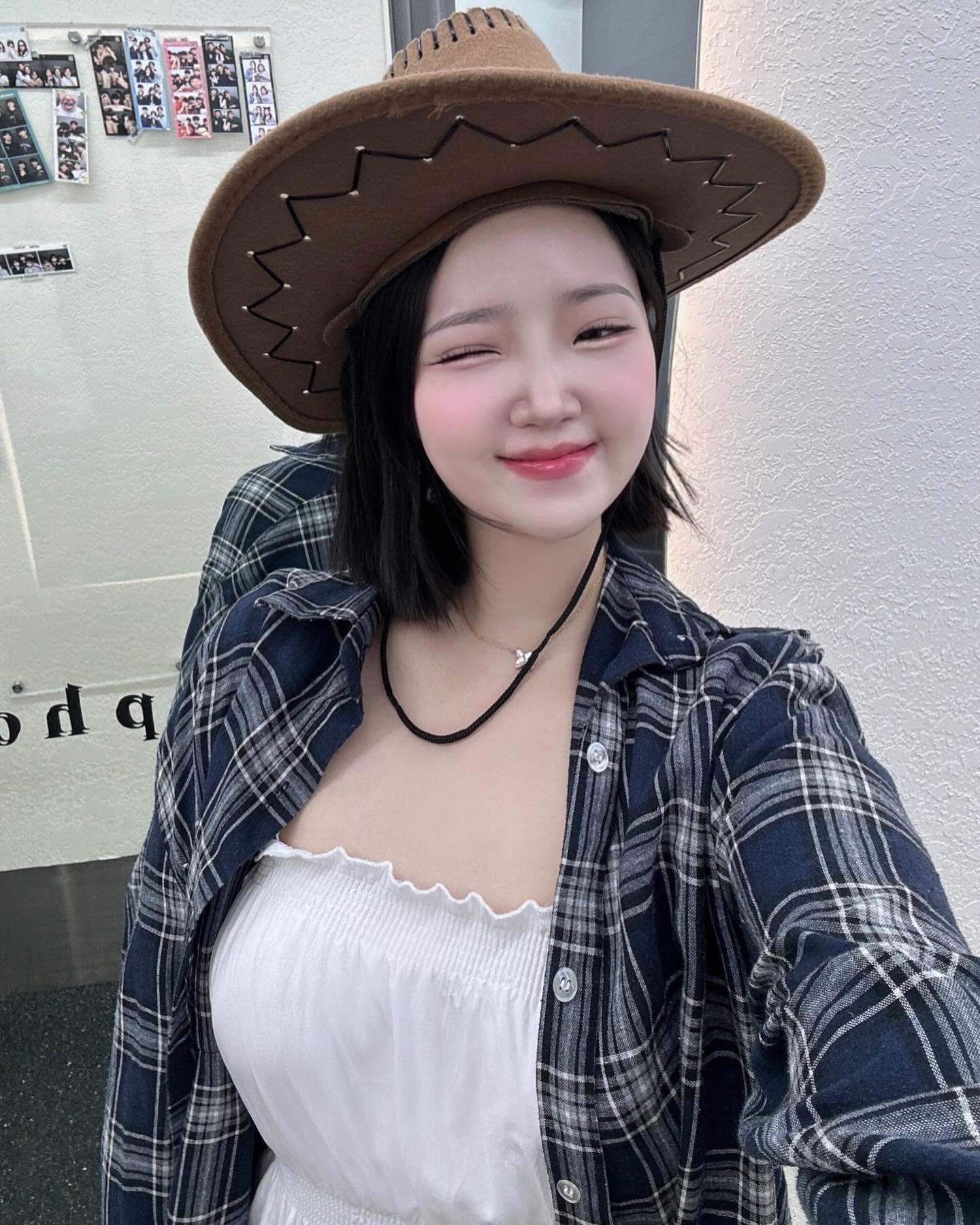 ⠀
생일을 츄카포카 해주신 분덜 감사합니다ʚ♥⃛ɞ
⠀
신나서 쉬지 않고 외출을 해댔더니 힘이 드네요....
할모니가 된 것을 인정하겠습니다✌🏻(♡´౪`♡)✌🏻
콜록콜록콯록ㄱ
⠀
⠀
#hbd #생일파티 #포토이즘 #포토존 #4월데이트 #봄코디 #봄데이트룩 #수원데이트코스 #행궁동카페추천 #인생네컷 #봄나들이 #여자데일리룩 #셔츠코디 #단발 #단발스타일링 #일상그램 #소통소통 #좋반 #일기그램 #모델 #햅벌떼 #🤍 
⠀
⠀