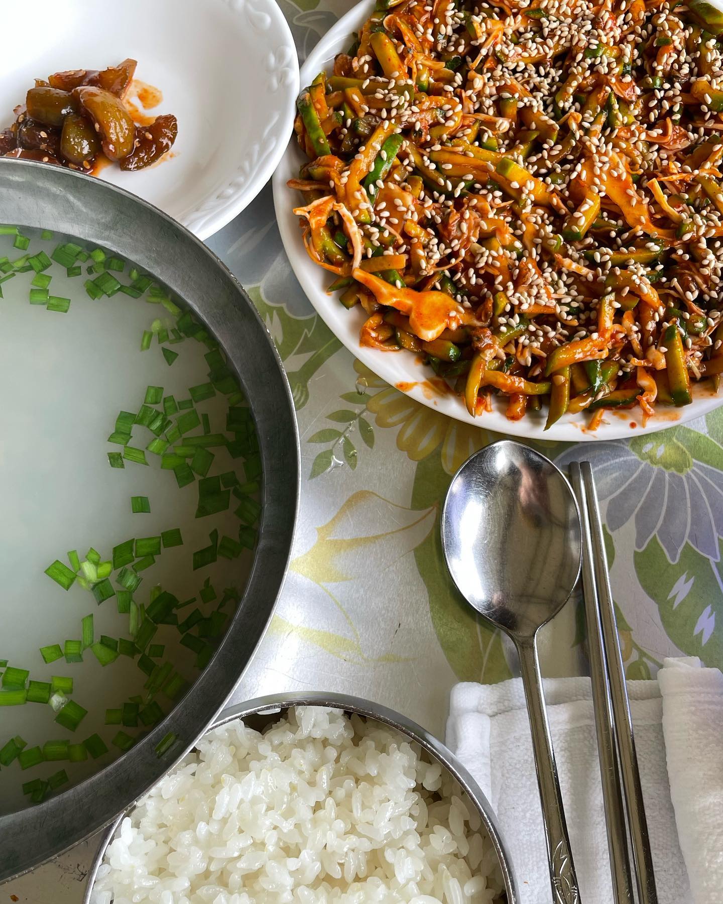 #청룡식당
📍전남 광양시 진월면 섬진강매화로 160-1 청룡식당
🐶 야외 테이블 애견동반 가능

매년가는 재첩 맛집..🧡
남편이 날 과소평가해서 재첩회무침 소 시킴..
결국 한판추가해서 회무침 두판에 재첩국 국 두개 먹음!!
첨부터 그냥 중짜리 시키고 국하나 나눠 드셔도 됩뉘다!!
많이 드세요!!!! 찐맛있음 ㅠㅠ
밥 두그릇씩 먹고 앞에 벚꽃길 산책👍🏻
🌸🌸🌸🌸🌸🌸🌸🌸🌸🌸👍🏻