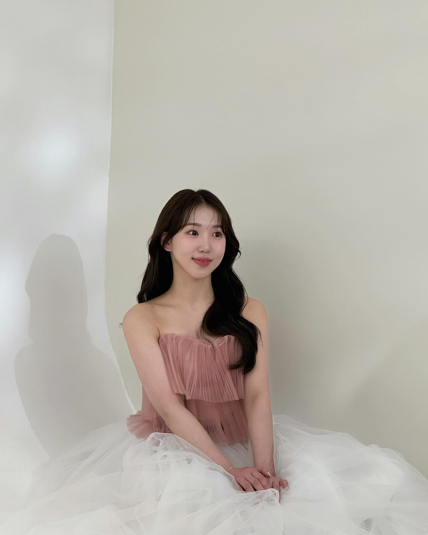 우히히...공주님 놀이 
신이가 난댜...!!🩷🌷🐥