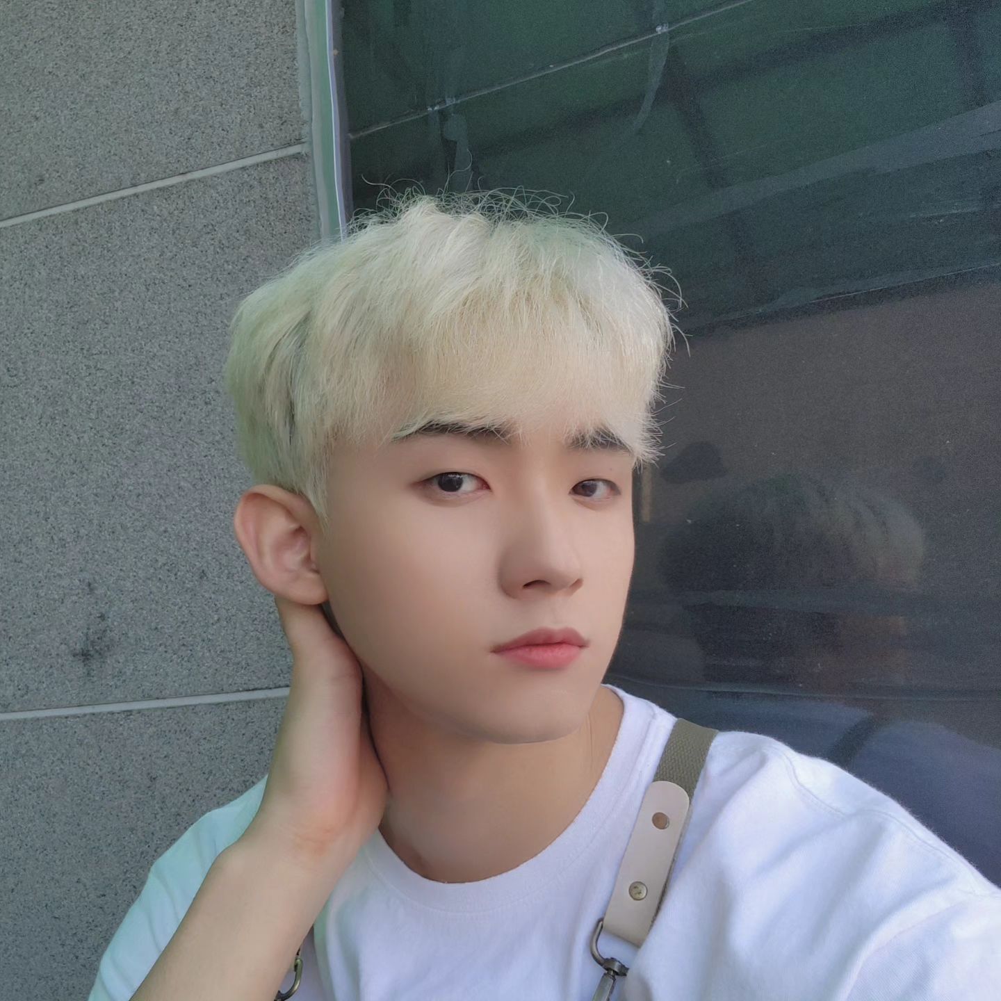 YOU LIKES  WHITE HAIR * and I'm busy

MAIN 
-HAIR  x 203_b.jine

▫️살면서 처음해보는 탈색 한번에 백은발까지 만들었습니다.

▪️쌤 친화력도 좋으시고, 실력은 두말할것도 없죠

▫️덕분에 좋은 사람들, 좋은 인연들도 만날 수 있었네요🙇‍♂️

Other item
-top x artist_wear 👕

Place
- breadmama__ 🥐