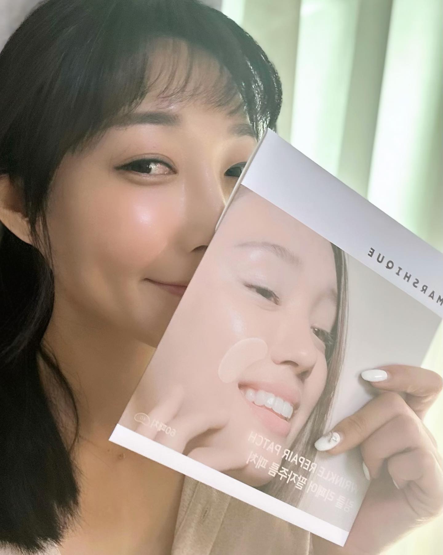 #제품협찬 

습관적 표정으로 인한 #주름접힘차단 링클 리페어 팔자주름 패치
자기전 세안후, 물기를 닦고 바로 붙여주기만하면 끝!! 아침에 가벼운 세안으로 물기가 있을때 떼어주면 끝👌🏻 떼어낼때도 부드럽게 제거되어 피부에 자극이 전혀 없다☺️ 잠을 잘때도 떨어짐 없는 고밀착 주름케어 제품이라 무한 뒹굴뒹굴거려도 된다ㅎㅎ 

✔️ 콜라겐,히알루론산,펩타이드의 탄력케어
 
✔️ 주름개선 29%임상테스트 완료

✔️ 피부 자극 테스트 완료

4~8시간 붙여주어 주름케어 해주기🐰 
갯수도 많아 매일 붙여줘야 겠다🤍
뷰티비결:D 슬로우에이징 마르시끄 주름패치 홈케어 추천템✌🏻

#주름패치 #슬로우에이징
#주름개선화장품 #주름개선 
#마르시끄 #에이징케어 #주름케어 
#홈케어 #뷰티비결 #마르시끄주름패치 
#marshique