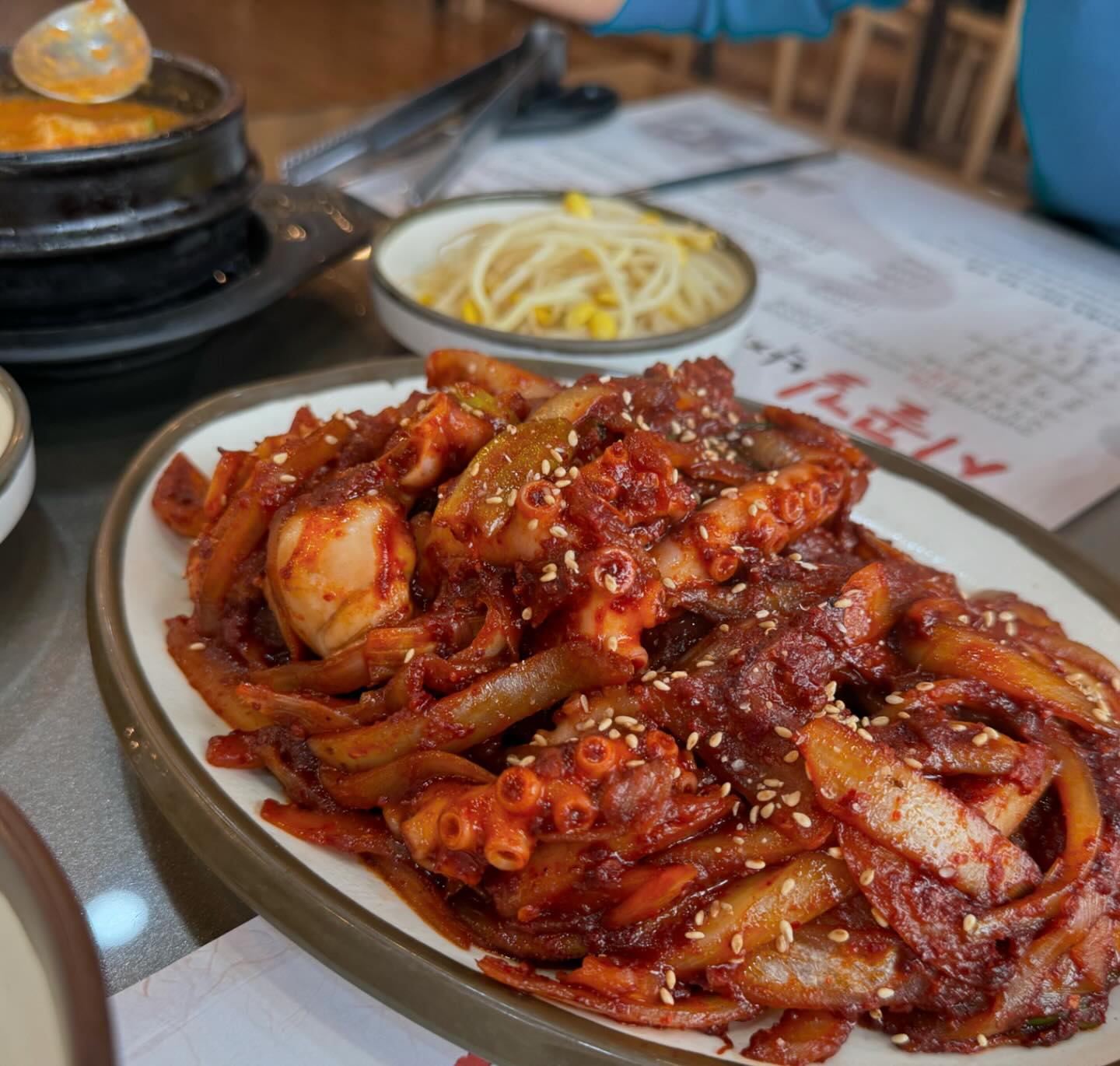 낙지볶음으로 매콤하게 스트레스 풀쟝🐙♥️

#둔산동맛집 #시골길 #낙지볶음 
#빨간맛 #맛도리 #먹스타