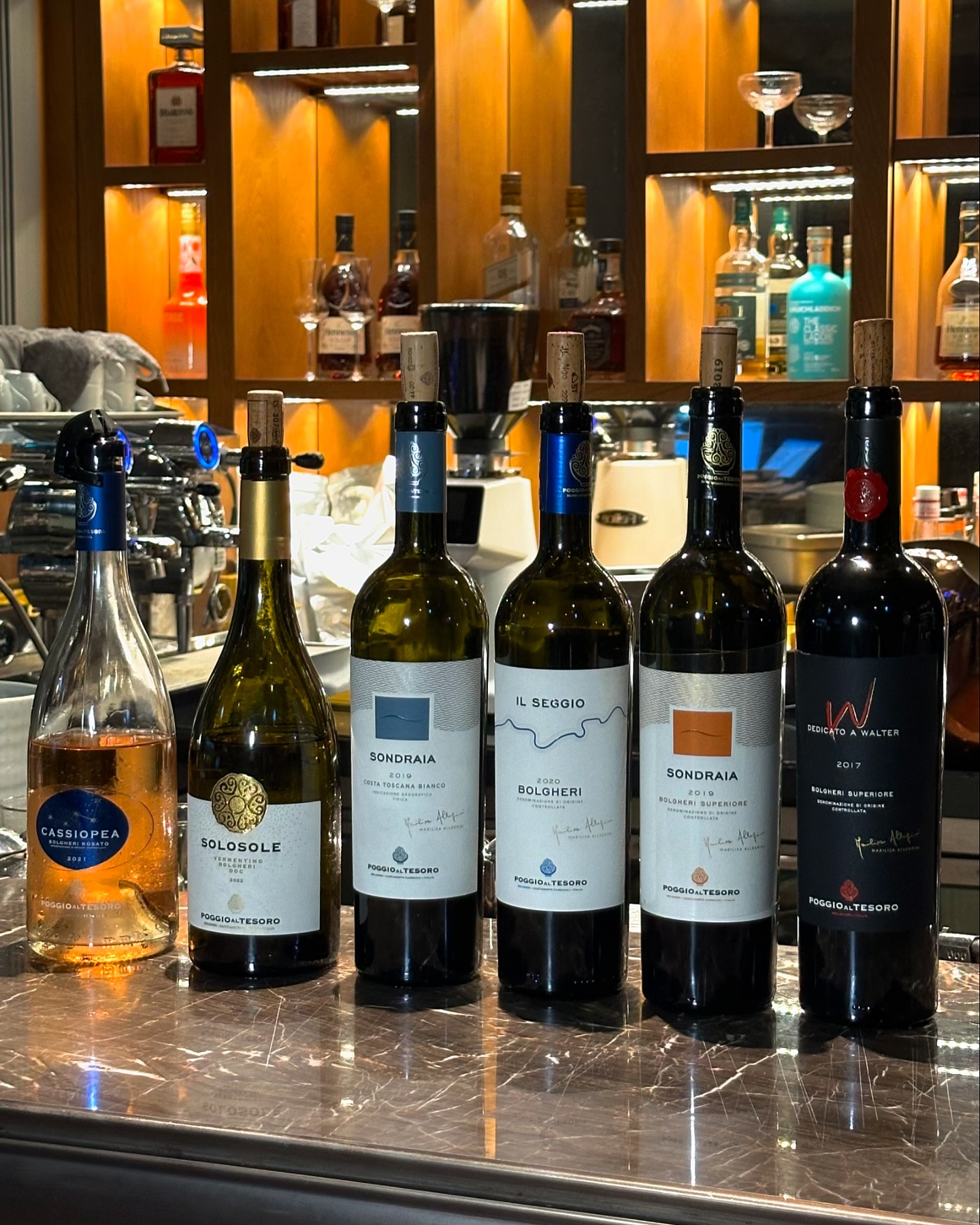 Unforgettable dinner with Poggio al Tesoro, Enoteca, and BLT Steak. Every dish and wine was incredible, and getting to meet such wonderful people in a beautiful place made the night even more special🥹✨ Huge thanks to everyone for an amazing evening!🥰

*I highly recommend trying the Solosole and Dedicato a Walter. Solosole is a full-bodied white wine that stands out from the Vermentinos we typically know, while Dedicato a Walter pairs beautifully with steak🧡 Who knew the green pepper and tomato stem notes of Cabernet Franc could be this captivating?!😋
.
.
.
#poggioaltesoro #italy #italywine #jwmarriott #bltsteak #enoteca