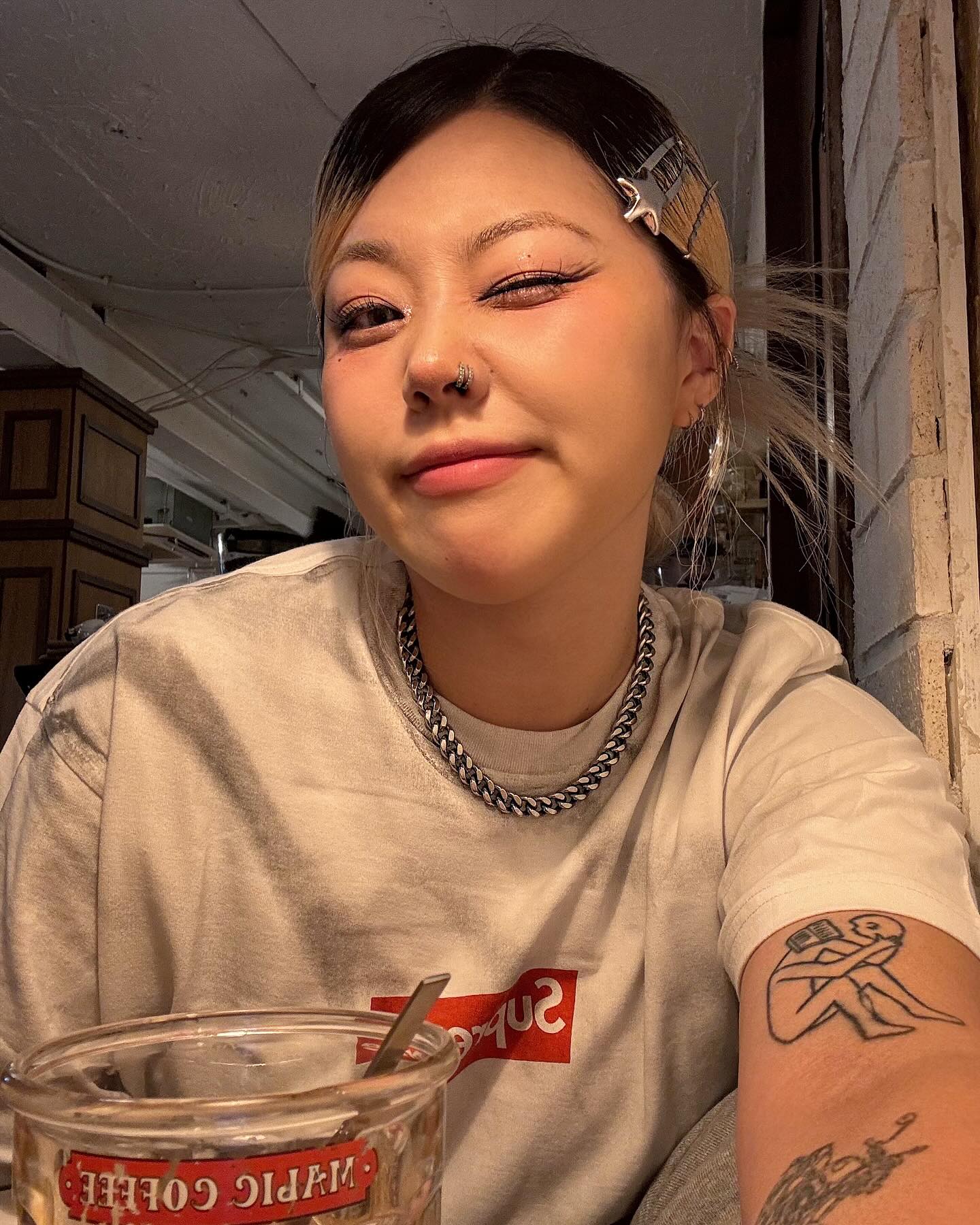 요즘은 화장 연하게.. 다들 연한게 조ㅎ으대요