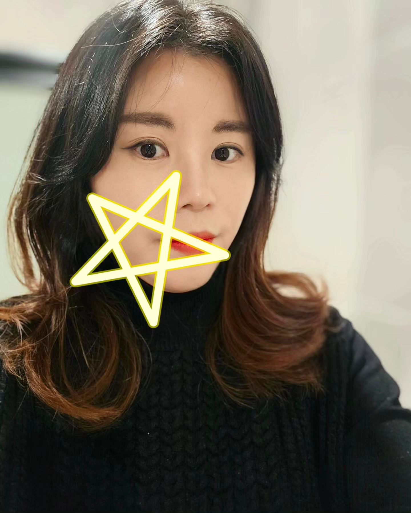 #연차 #아이디헤어탕정점 #갤러리아센터시티 
.
쉬는날 휴무 이어서 연차쓴게 얼마만이던가 😉
오늘하루는 나를 위해 🫠
오전에 모발클리닉받고 레이어드컷으로 기분냄💁‍♀️
머리하고 어디가냐고 물으셔서
백화점갈거라니까 두배로 더신경써주신덕에
기분좋게 쇼핑하고나왔어요 😉
아이디헤어 시현스타일리스트님 Thanks for 0717.h 🩷 
처음만났는데 이것저것 진심을 담아 신경많이 써 주셔서 감사해요~^^ 믿고 또 찾게 끔 매력의 언어술사 ㅎㅎ 👍
염색때 또 봬어요^^ 
어제는 애들셋땜시 정신이하나도없었는데
오늘은 혼자 홀가분하게 가서 여유있게 쇼핑 ㅎㅎ
진짜고심끝에 애들이 갖고싶다던 ....선물 똑같은거×3 포장
똑같은거 이제 3개씩 사야되구... 참 ㅋㅋㅋ 
쨋든 좋아했으면 좋겠네 산타님 잘 전해줘요^^ 
하루순삭 !
.
#탕정미용실추천 #아이디헤어 #화요일하루 #평일에쉬는게젤좋아 #딸셋맘 #워킹맘