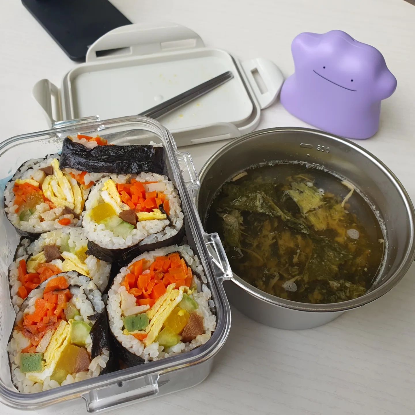 요즘 자주 오픈하는 삼전 김밥 공장
분명 남는 김밥으로 김밥전 해먹고 싶었는데, 남질 않네....