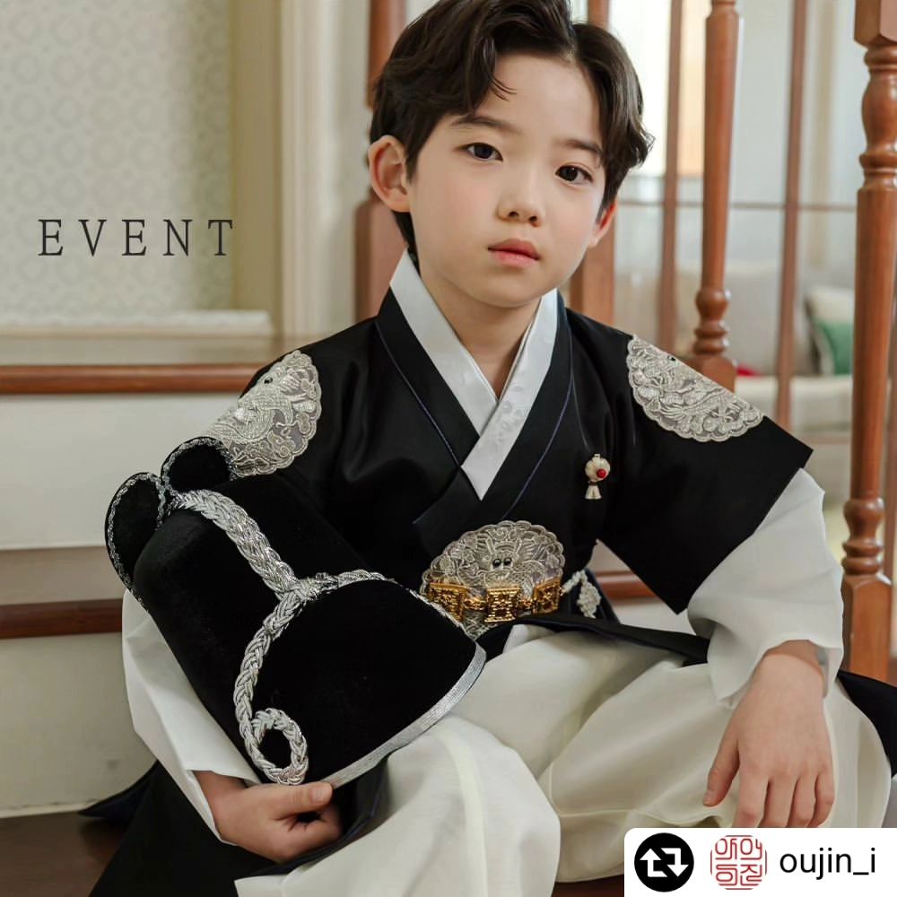 고르기 어려운 어진아이 한복🖤 
넘나 고급스럽네요 ミ★⠀

⠀
_______________________________
#리그램 - oujin_i by get_regrammer
[어진아이]

EVENT 공지📣

24년 설 맞이하여
이벤트 준비했어요^^

총 10분!!
10명의 아이들에게 한복을 보내드릴께요

아이가 한복입은 모습을 
예쁘게 사진으로 담아주실 분들 환영합니다^^

✔️한복은 랜덤으로 아이에게 어울릴만한  디자인으로 발송됩니다
✔️디자인,사이즈 또한 교환은 안되니 양해부탁드립니다
✔️✔️타 사이트 중복신청 안되니 양해부탁드려요(중복신청시 자동탈락됩니다)
ㅡㅡㅡㅡㅡㅡㅡㅡㅡㅡㅡㅡㅡㅡㅡㅡ

🔆참여방법🔆

1 oujin_i 팔로우 해주세요

2 본 피드에 '좋아요' 꾹 눌러주세요

3 본 피드 중 맘에드는 사진을 골라 리그램해주세요 

ㅡ필수해시태그ㅡ
#남아한복 #여아한복 #유아한복 #어진아이

4 리그램 완료 후 본피드에
  아이의 성별/신장/몸무게 댓글로 달아주세요

5 친구들 태그^^ 마구마구 소환해주세요^^

☆1~5 모두 완료하신분만 이벤트에 참여됩니다☆

🔆모집 인원🔆
 10명 
 (백일~160cm이하의 아이)

🔆모집 기간🔆
 1월 2일(화) PM3:00
 ~1월 8일(월) PM6:00 까지 입니다

🔆당첨자 발표🔆
 24년 1월 11일 (목)

🔆당첨 후 활동🔆
 1 택배수령 후 일주일 동안 피드 1개이상
  올려주세요 

 2 필수 해시태그를 꼭 달아주세요

 비공개 계정 ❌❌️
 이벤트 헌터 ❌❌️
 수령 후 잠수 ❌❌️

예쁘게 리뷰 올려주실분들 환영합니다♡♡

우리 아기들이 더 귀해지도록
우리 아기들이 더 예뻐지도록
우리 아기들이 더 빛나도록
어진아이는 노력합니다

어진아이가 비록 최고는 아니지만
어진아이로 인해 우리 아기들이
최고가 된다면 그걸로 만족합니다

#어진아이한복 #남매한복 #추석한복
#아기한복 #남자아이한복 #여자아이한복