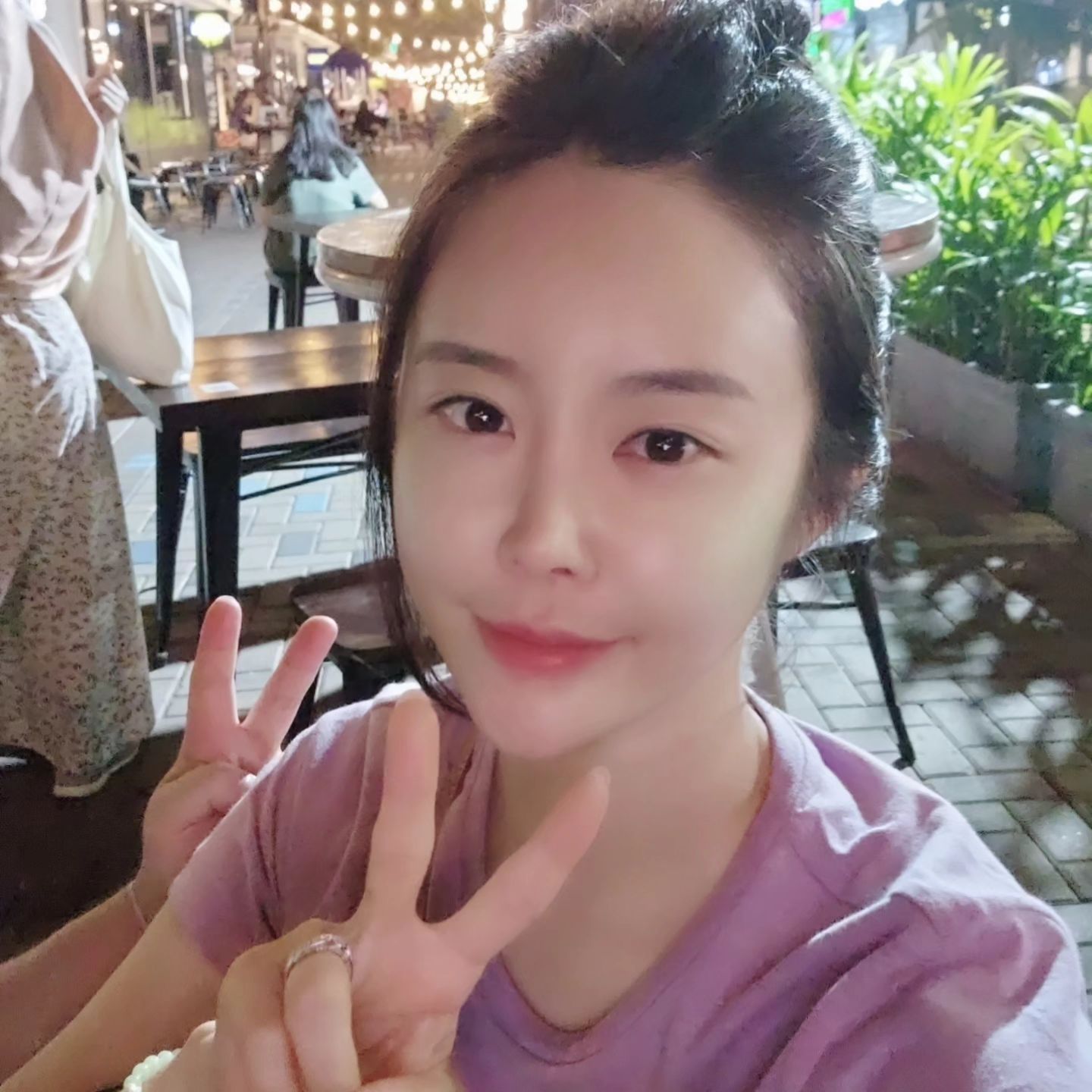 아..진짜 사진좀 찍자..

혼자 사진 찍는 꼴을 못보늉..
진상이네..

나는 혼자 찍어야 잘나온다그😂😆

하필 세상 구리구리하던 날이었던,,
PIK에서의 하루가 가장 재미있었다.

다시 자카르타에 가게된다면,
픽에서만 놀고싶음🫶

구글맵에서 무슨 안토니오 비치 보고,
진짜 해변인줄 알그 가달라고 했는데,
해변가가 아니었...😅😂😂

#업로드늦기 #자카르타 #jakarta #indonesia #친절한인니사람들