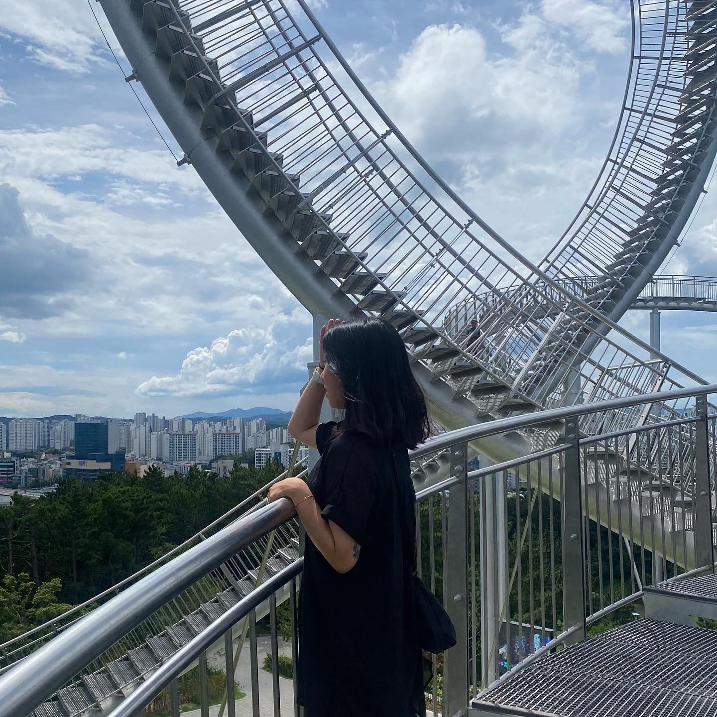 육지 곤듀는 바다를 애정해 ( ๑˃̶ ꇴ ˂̶)♪⁺🌊💙
.
.
.
.
.
#20230725 #일상 #여행 #daily #ootd #selfie #instadaily  #포항 #스페이스워크 #드라이브 #날요🧚‍♀️ #바다에살고싶어라💙