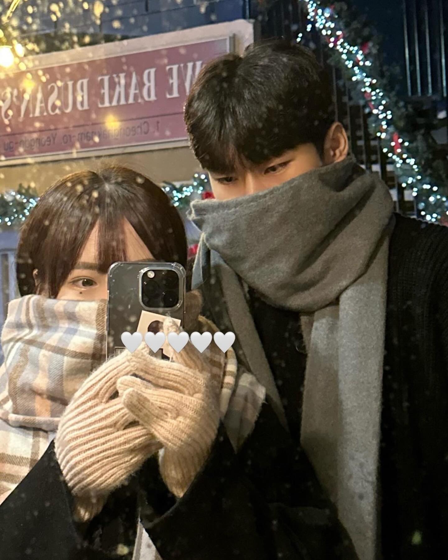 서로 바빠서 이제야 올리는 귀여운 사진
내년에도 함께하자 ❄️🎁🩵