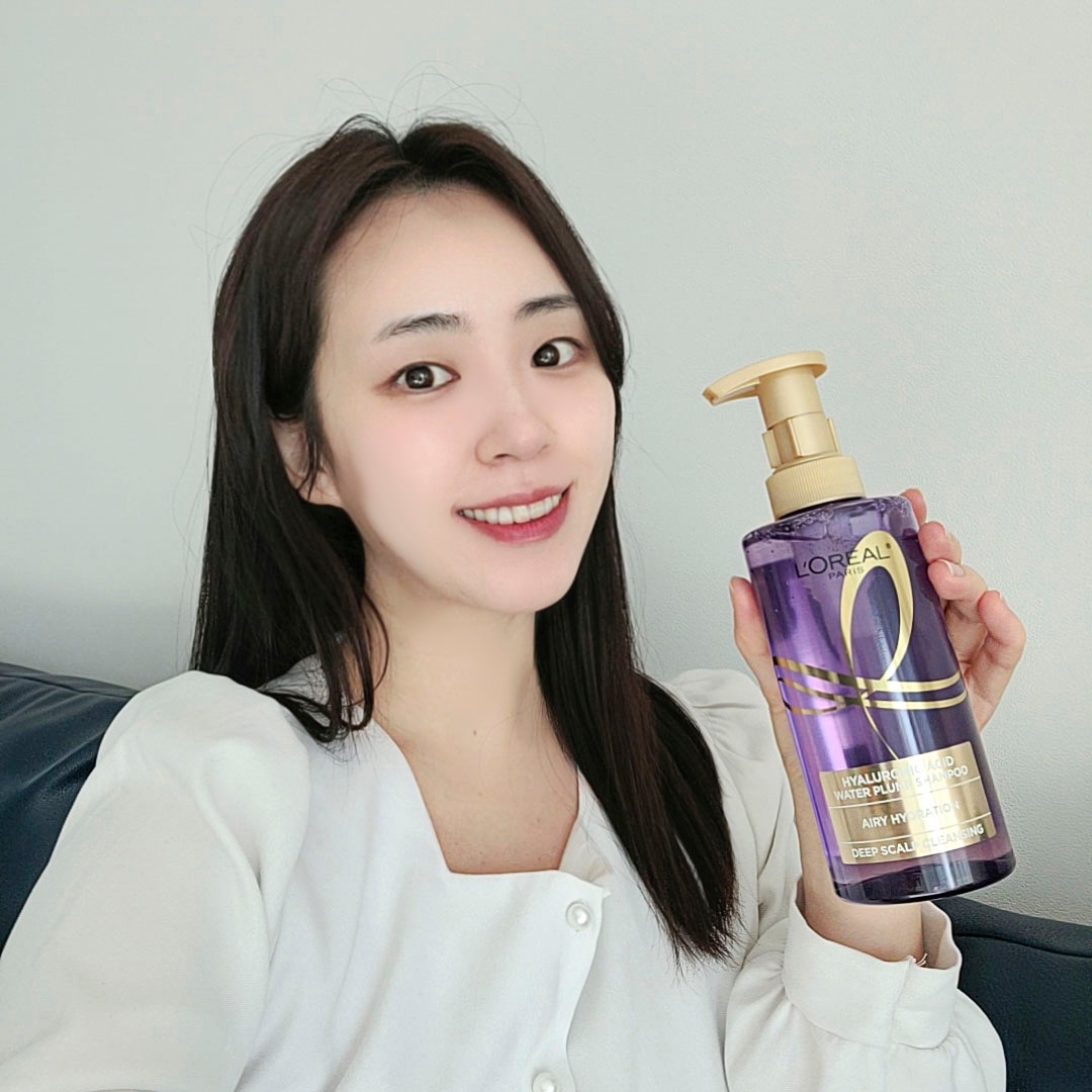 #유료광고 #로레알파리

두피도 피부처럼 섬세하게 관리해야 하는 거 아시죠?
얼굴에 쓰는 화장품을 꼼꼼하게 고르는 것처럼
두피 관리를 위해 샴푸도 꼼꼼하게 골라야 하는 법!

두피와 헤어까지 꼼꼼하게 케어해기 위해
선택해 봤어요 :)

🔗##히알루론산두피샴푸
-저분자 히알루론산을 통해 수분 충전 및 두피 진정!
-두피 유분 개선으로 하루 종일 보송보송한 두피
-자극 없이 세정 되는 미산성 PH
-사용 후 건조하거나 뻣뻣하지 않은 샴푸
-볼륨까지 챙기는 모발 케어

📍3월 #올리브영세일 프로모션으로
13,860원으로 할인까지 된다니
나의 소중한 두피 케어를 위해 꼭 만나 보세요🙂

lorealparis

#두피스킨케어 #수분에진심 #히알루론산 #샴푸 #샴푸추천 #두피샴푸 #두피케어
#올리브영 #올리브영샴푸 #올영세일 #올영세일추천 #올리브영추천템 #올영추천템
