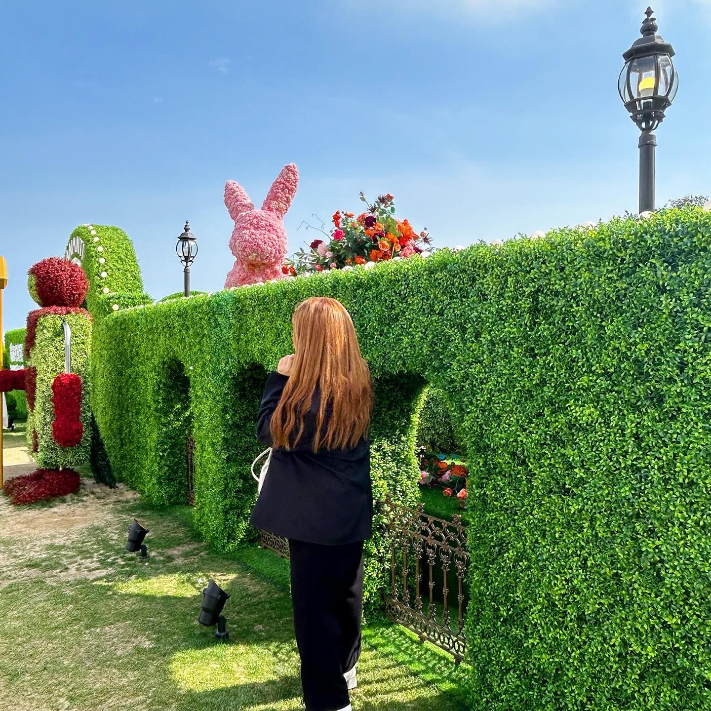 🩷🐰
들어가고 싶었지만, 1시간 이상 줄서서 기다려야함,,🫠 밖에서 핑크토깽이 구경만으로도 만족❣️

할비, 할미 팔순잔치 굿뜨🫶🏻 건강하게 오래살쟈요❣️

#부산 #아난티 #기장아난티 #아난티빌라쥬드 #이상한나라의앨리스