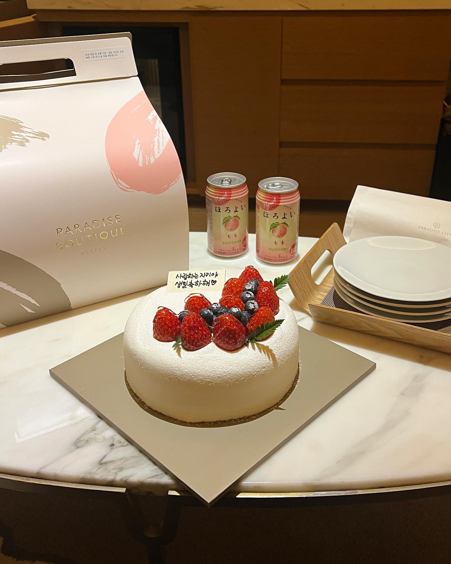 일년 중 내 생일에 가장 진심인 남표니 덕분에
올해도 완벽하고 해삐했던 생일  ૮ᐡ•͈ ·̫ •͈ᐡა 🎂
그리고 늘 내 곁에 있어주는 소듕한 사람들의 축하 ♥ 
모두 감사합니다 🫶🏻🫶🏻
