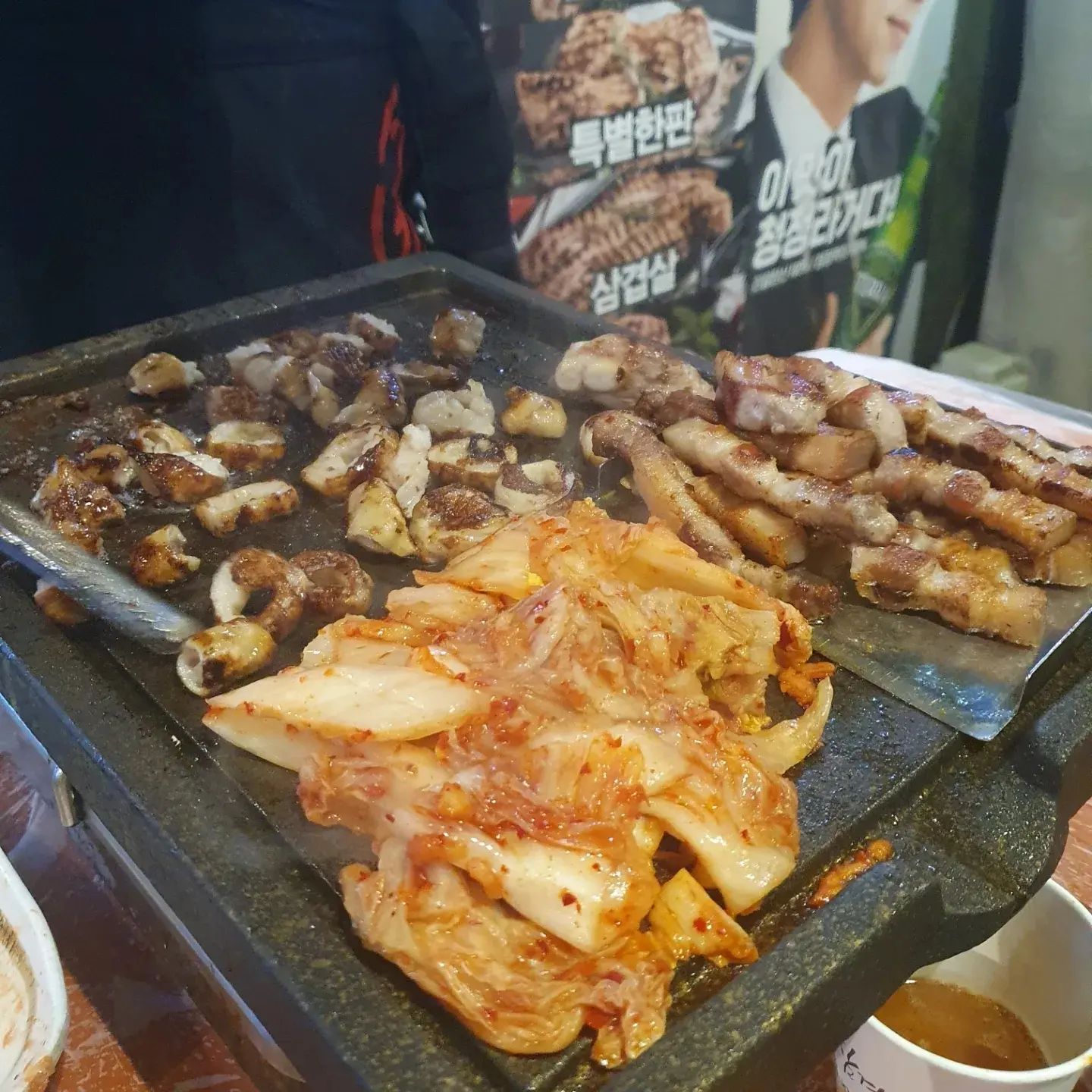 주말 저녁은 역시 하남돼지집! 쫄깃하고 잡내없는 막창구이와 한돈 숙성 오겹살 꿀맛 ㅠㅠ 안양일번가 고기맛집 추천추천입니다! 
#안양일번가맛집 #안양일번가회식장소 #안양일번가삼겹살 #안양일번가데이트장소 #안양일번가모임 #안양일번가데이트