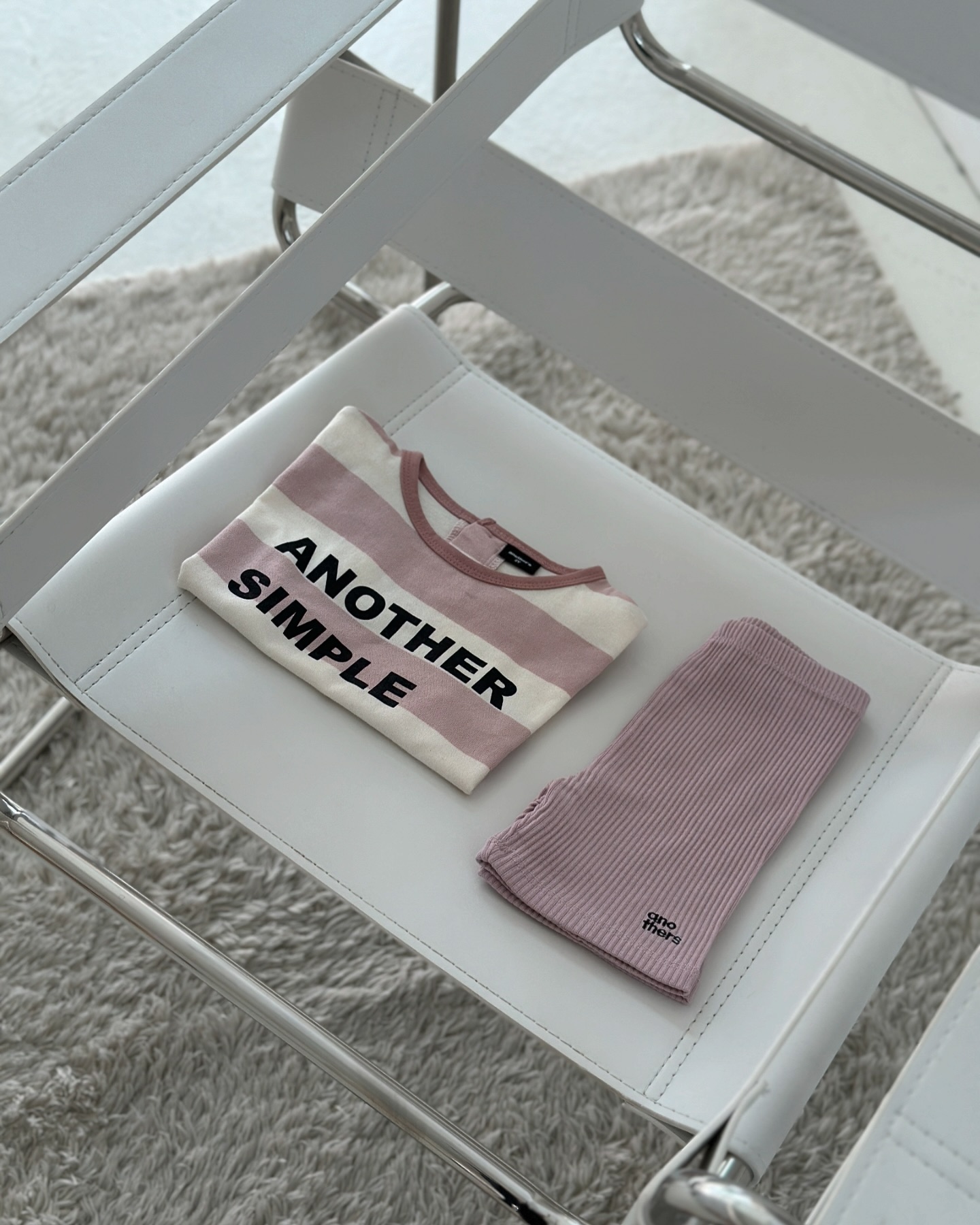 anothers__official 
• summer shorts leggings 
• round stripe T (애쉬핑크)
• stripe socks
• anothers ball cap (pink)