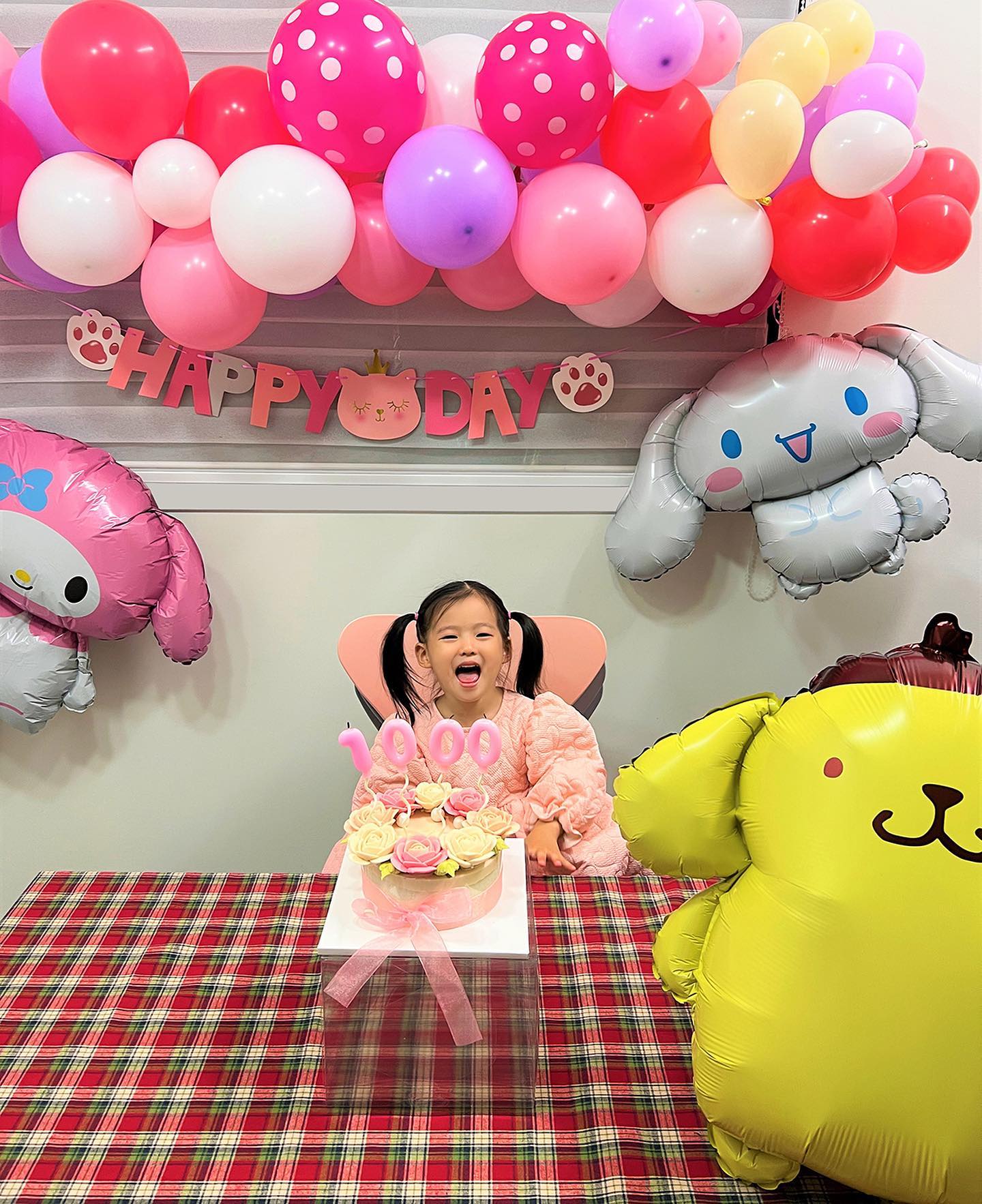 .
쪼꼬미 천일기념으로 떠난 가족여행👨‍👩‍👧
낮잠도 안 자서 빠른 육퇴를 기대했는데 
엄마는 뻗고 아빠랑 새벽 2시까지 
놀았다는 딸내미 엄지척 😅👍👍👍
.
🍬캔디키즈풀빌라🍬
📍주소:충남 태안군 태안읍 안면대로 368-15
✔️입실하면 웰컴 푸드 제공
✔️바베큐 세트도 주문 가능
✔️객실에는 아이들 좋아하는 정글짐,
트램폴린, 미끄럼틀과 온수풀 수영장, 
얼음정수기와 젖병소독기도 준비되어 있고 
어메니티와 칫솔까지 준비되어 있어요.
✔️야외에는 해적선 물놀이터와 낚시존, 
각종 전동차들도 준비되어 있는 이곳은 
아이들의 천국 아닌가요?!?
(6월~9월:물놀이터 / 그 외 시즌:놀이터)
✔️현재 페달보트 운영 중이에요
무엇보다 너무 깨끗하게 관리가 잘 되어있어서 
청결도 만족 10000000000000000000%
.
.
.
.
.
.
.
.
.
.
#태안여행#안면도여행#우행시#가족여행#아이랑여행#캔디키즈풀빌라#키즈펜션#아이랑갈만한곳#천일기념#천일기념여행