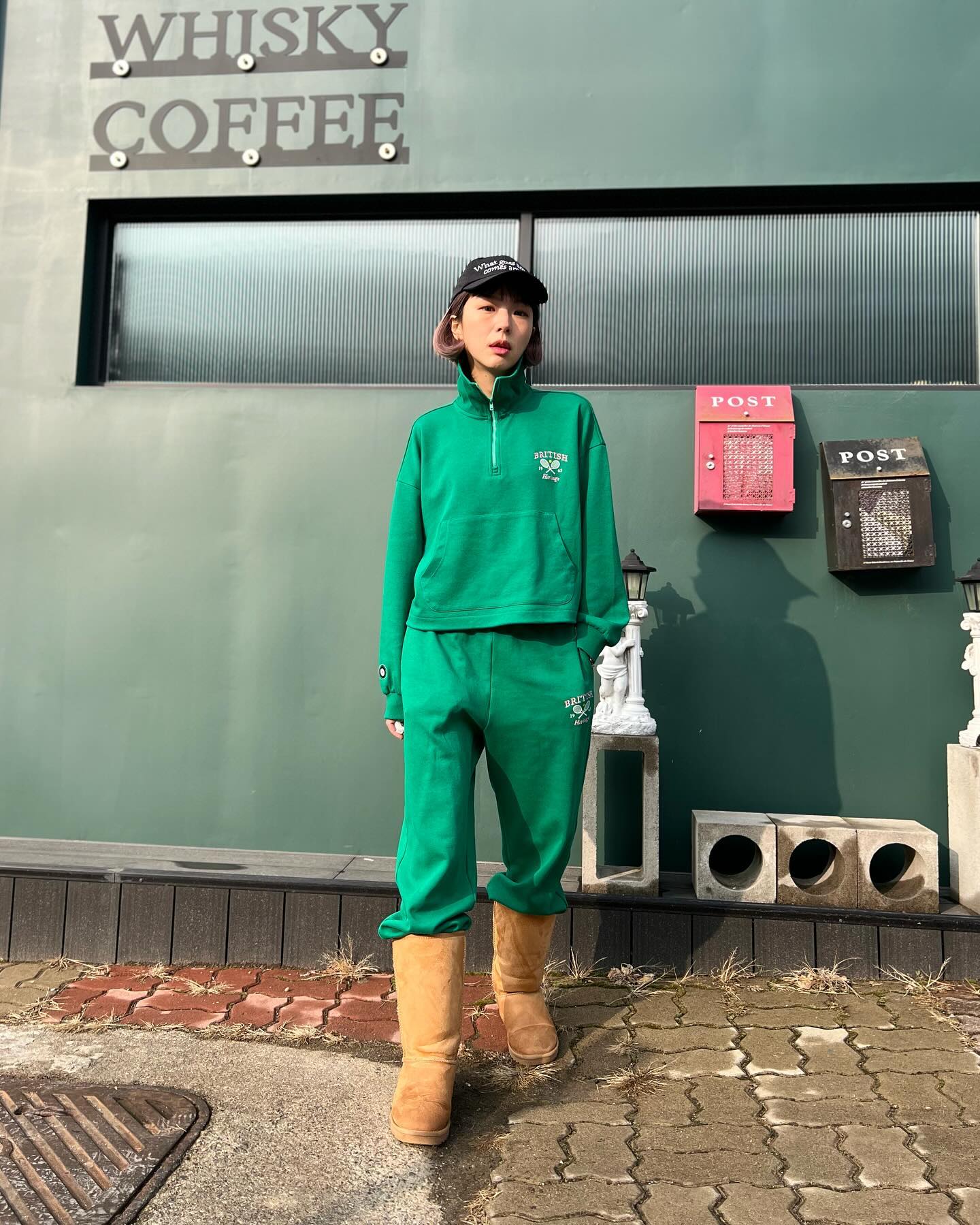 초록 + 초록💚🍀🌿🥦🌲🌳🐲
편안한 벤셔먼🌿

bensherman_korea 
🏷️ 테니스 반집업 티셔츠&테니스 조거 팬츠

#벤셔먼 #벤셔먼코리아 #벤셔먼셋업 #dailylook #ootd #dailyfashion #fashion #데일리룩 #일상룩 #일상코디 #옷스타그램 #워킹맘 #육아맘 #가발스타그램 #오오티디 #캡모자코디 #캡모자추천 #패션 #옷스타그램일상 #예쁜셋업 #충주 #충주맘 
#배우 #모델 #광고모델 #model #actress