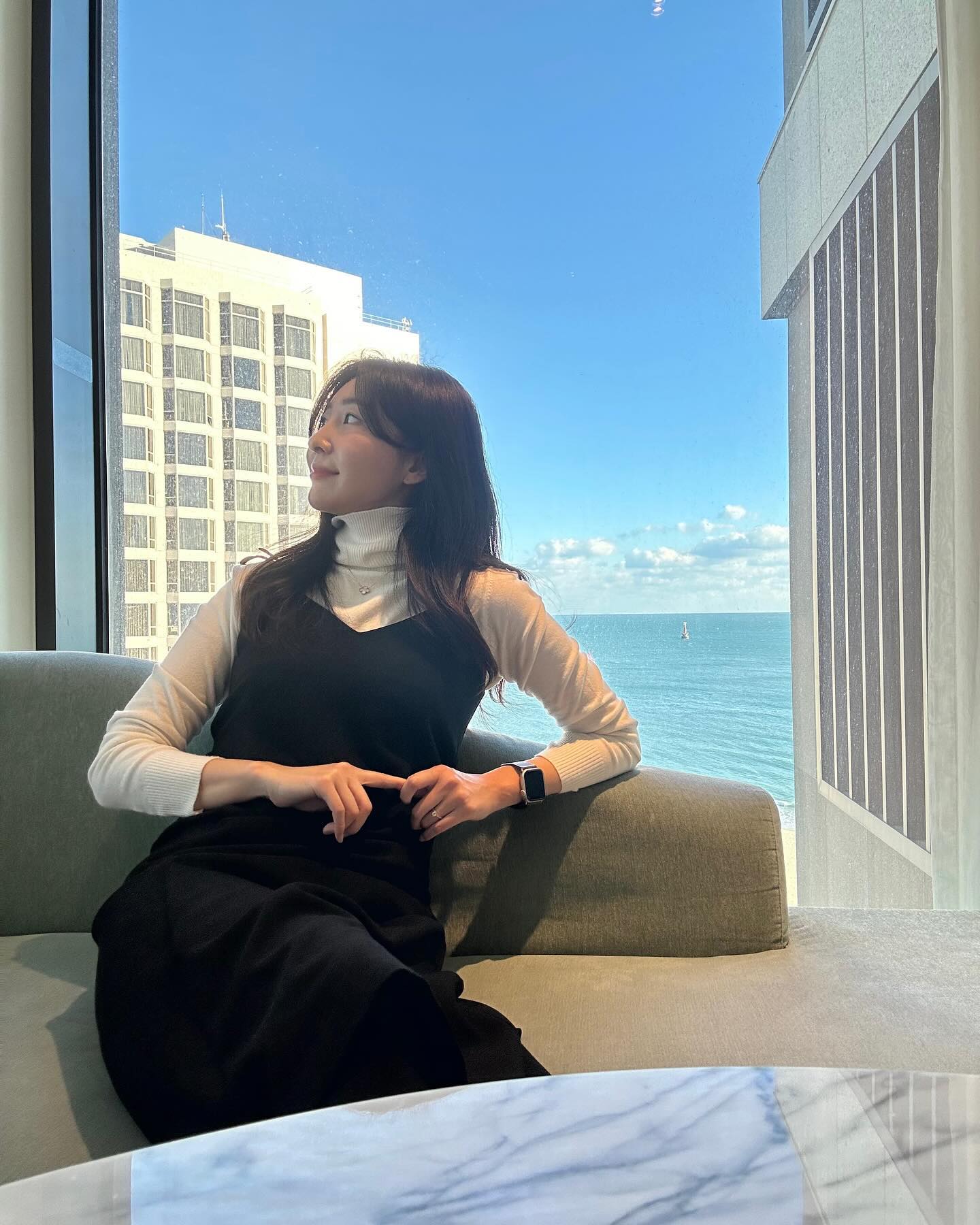 기대를 너무 안 한 덕분(?)인가
혼캉스 하기에 매우 만족스러웠던 그랜드조선 부산🌊🩵
#해목 #까사부사노 #해성막창 #상국이네 등등 가려고 했던 맛집, 카페 다 걸어서 가깝고, 해운대 메인스트릿에 있어서 밤 늦게 혼자 돌아다녀도 안무섭고ㅎㅎ
사우나, 건식사우나, 객실 내 욕조도 있어서 피로 싹 풀림🤤
⠀
삼각대 없어도 아무데나 폰 두고 #셀카 잘 찍어욤...✌🏻
#부산여행 #해운대 #그랜드조선부산 #혼캉스