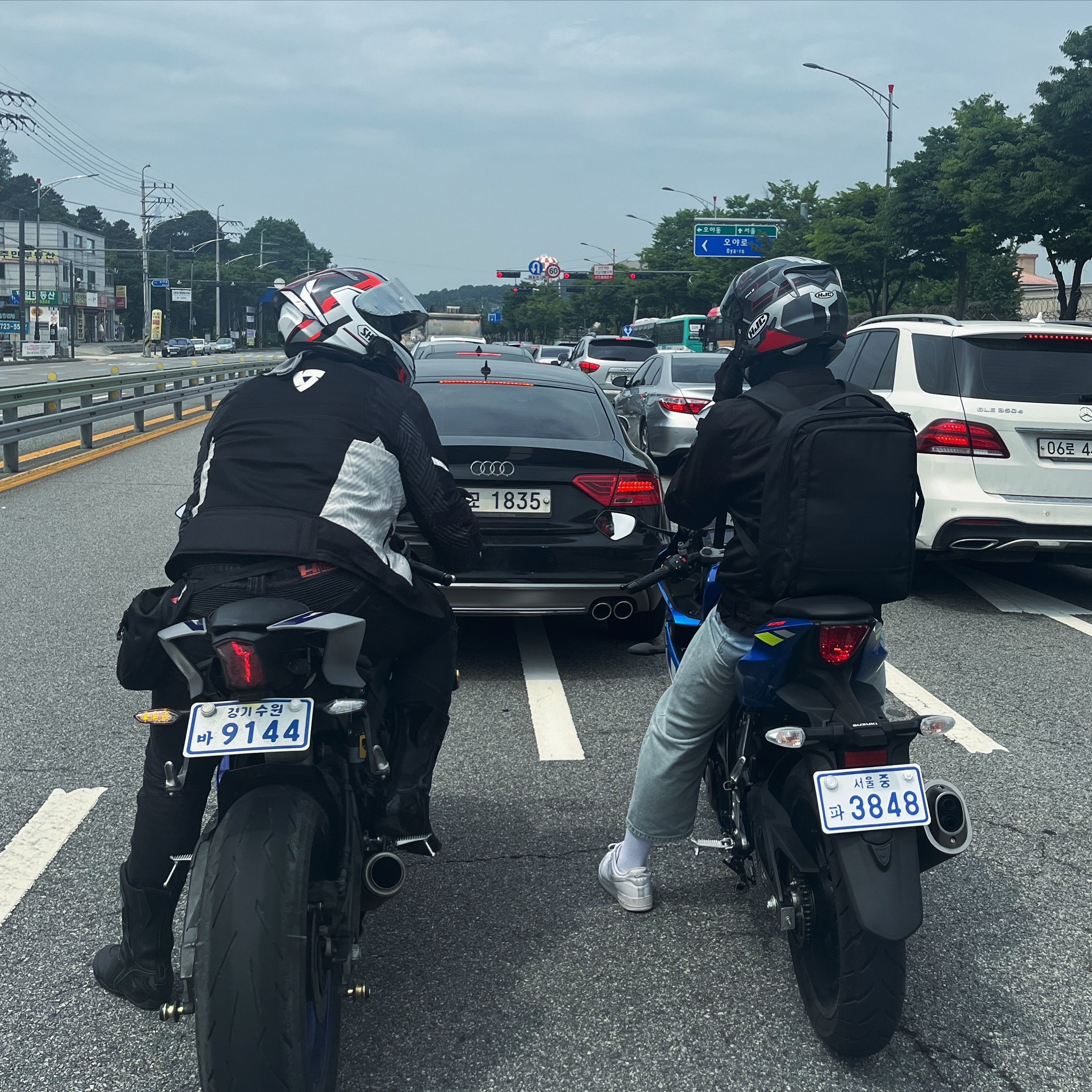 엔트리와 미들의 자세😁
.
.
#바린이 #라이더 #라이더자켓 #알식스 #알리오 #r125 #r6 #yamaha #suzuki #동창