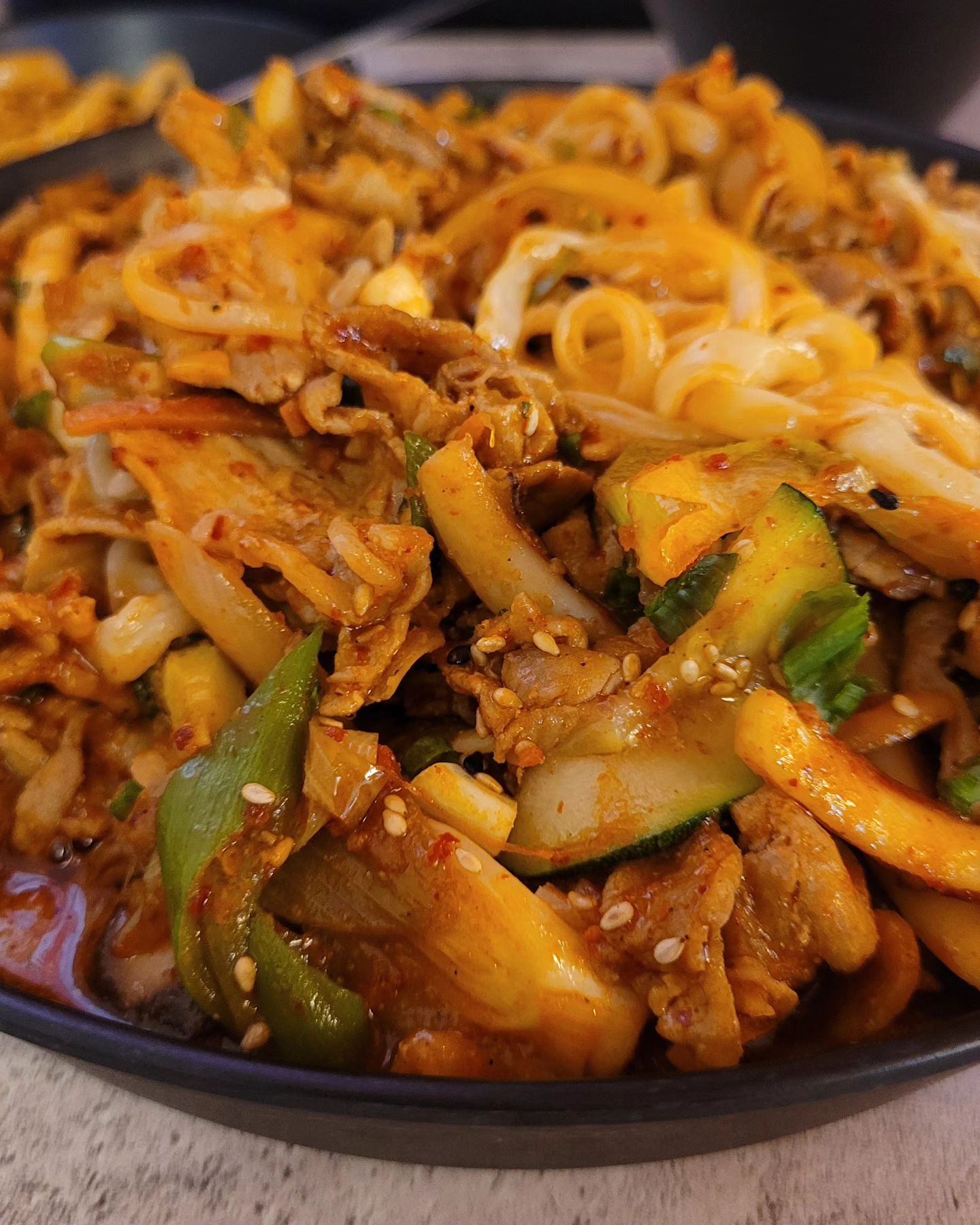 매콤한 두루치기 땀 뻘뻘흘리면서 먹어봅니다.
치즈감자전으로 땀을 식혀봅니다.
#대구월드컵경기장맛집 #대구알파시티맛집 #포장마차