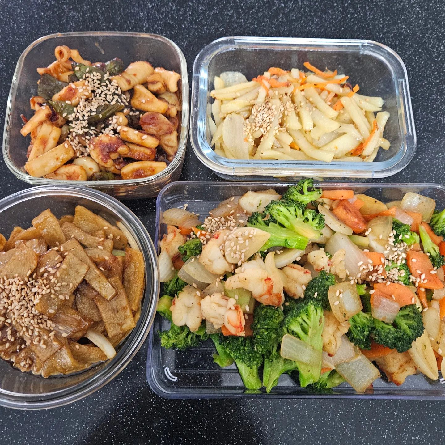 냉파로 반찬만들기🫶

맛있으나 없으나 맛있게 먹어주겠지요?🤣🤣🤣
벌써 피곤하고 누우면 골아떨어질판이네요...😓😓😓