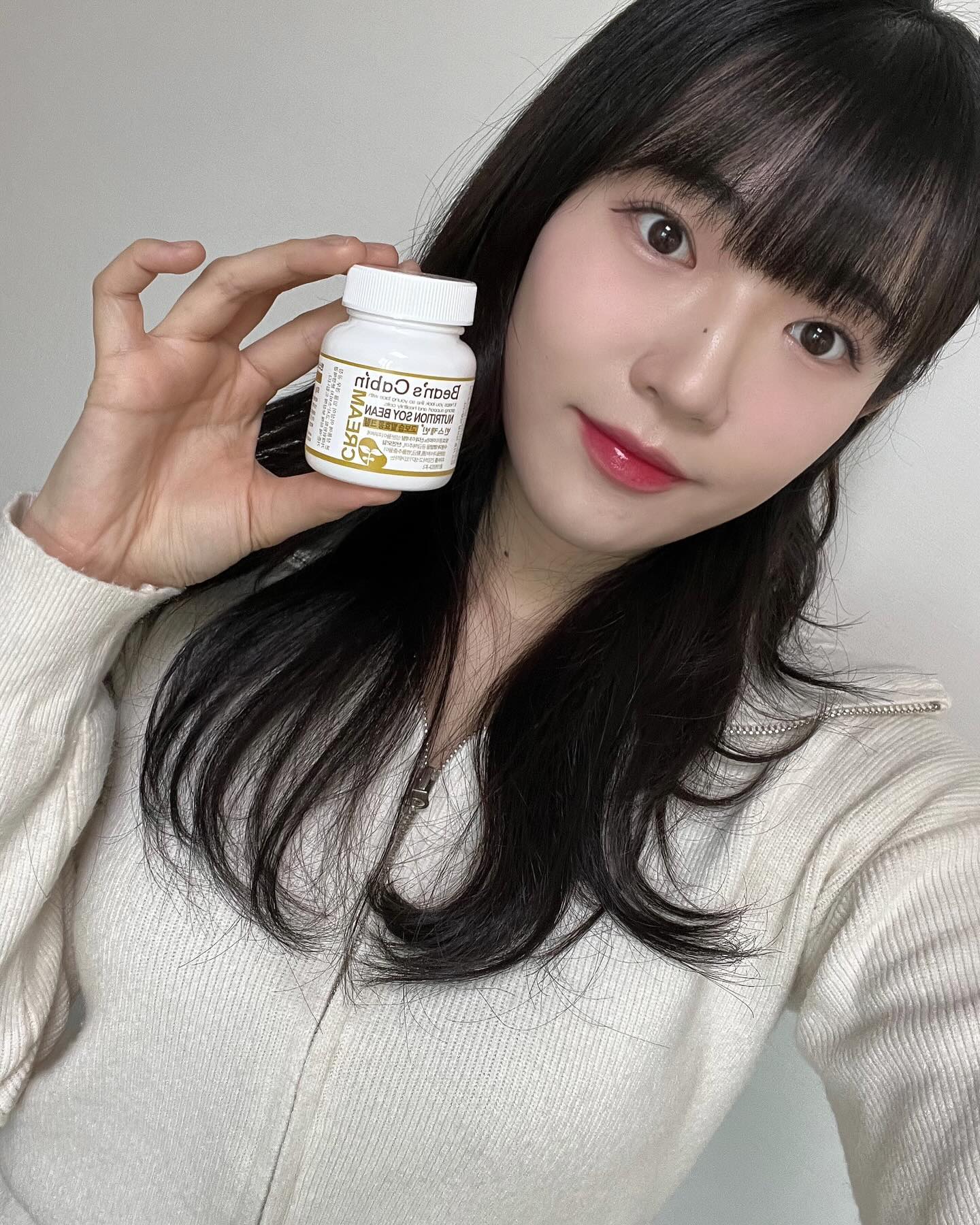 #제품제공 #협찬 beanscabin_official 

점점 추워지면서 건조해지는 요즘같은 날씨에 사용하기 딱 좋은 극강보습 크림💦

2주간 꾸준히 사용해보니 건성인 제 피부에서도 피부 속부터 차오르는 촉촉함을 느낄 수 있었어요!

🫘 피부 속부터 촉촉함이 차오르는 바실러스 콩발효, 병풀발효, 식물성단백질 발효성분
🫘 식물성 호르몬 이소플라본이 풍부한 콩단백질의 고영양 공급
🫘 악건성 피부의 건조함을 근본부터 잡아주는 고농축 밤타입 크림

갑자기 추워진 날씨에 건조한 피부가 고민이라면 빈스 발효콩크림 추천드립니다🤍

#빈스캐빈 #빈스캐빈발효콩크림 #보습크림 #악건성크림 #건성크림 #단백질크림