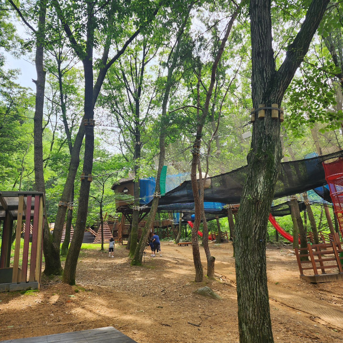 어제 우리는...
#옥성자연휴양림 #네트체험도 하고, 
올때 #선산곱창전골 포장도 해와서 술도 먹고, 
다음날 아침 지율인 엄마 두고 꼭두새벽에 이모한테 밥 달래서 아침먹고🤣 .
지금은 휴양림에서 뒹글뒹굴~ 
오늘 비 온다니까 얼른 집에 가자^^ 
 #날씨요정