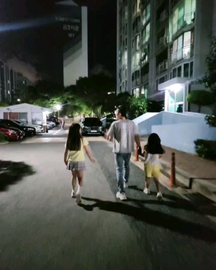 일하고 온 후..
후..
오늘도 힘들었다ㅋㅋ

아이들과 더꼬치다와서 한잔!

행복그잡채

#힘든하루 #더꼬치다 #행복 #불태움 #월요일 #화이팅 #일주일시작